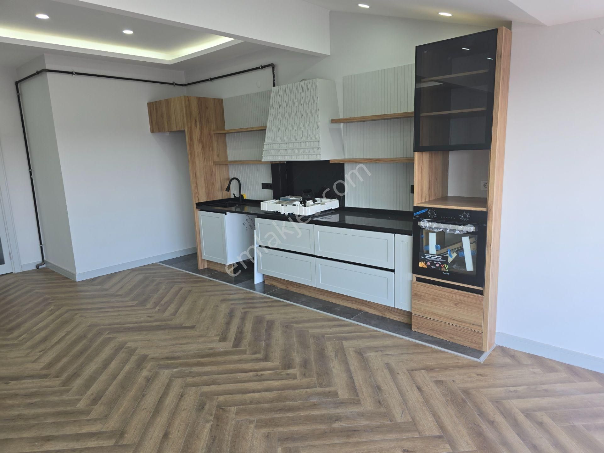 Sıfır Binada Deniz Manzaralı Teraslı Otoparklı 4+2 310 M2 Dublex - Görsel 26