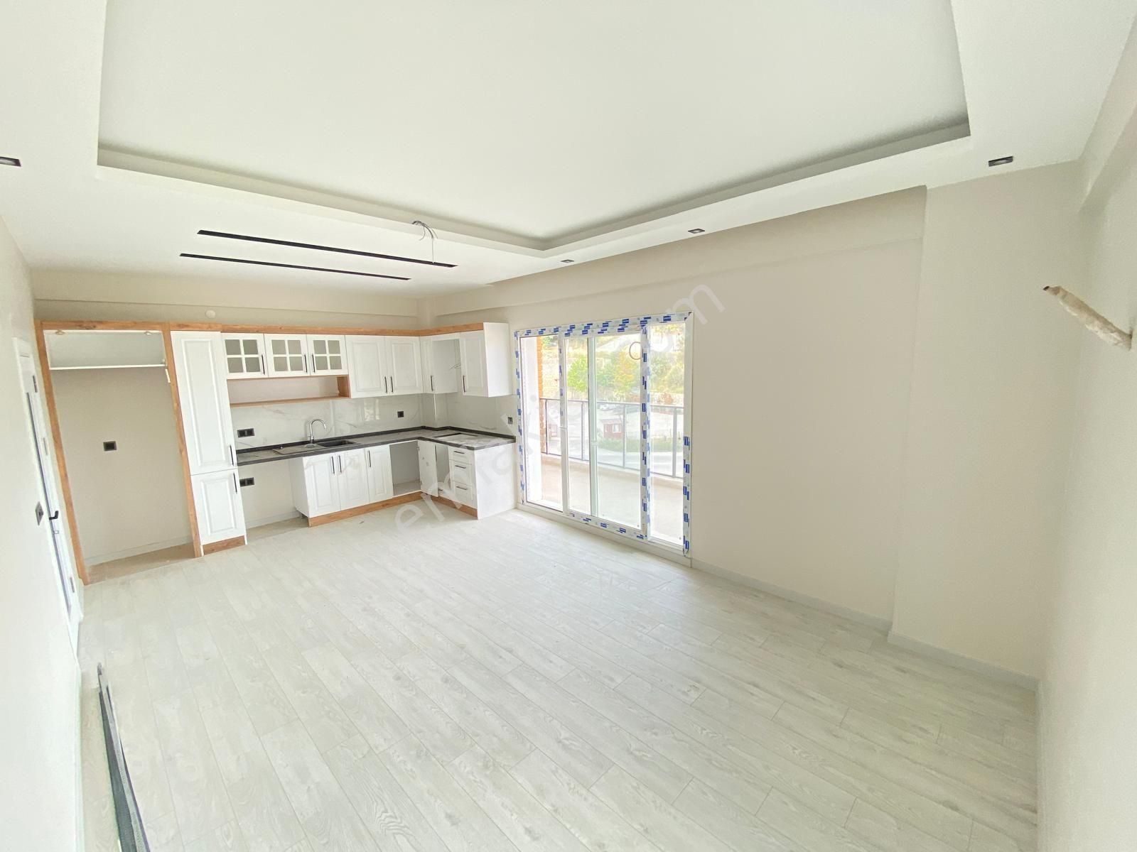 Havuzlu Sitede 2+1 Satılık Daire