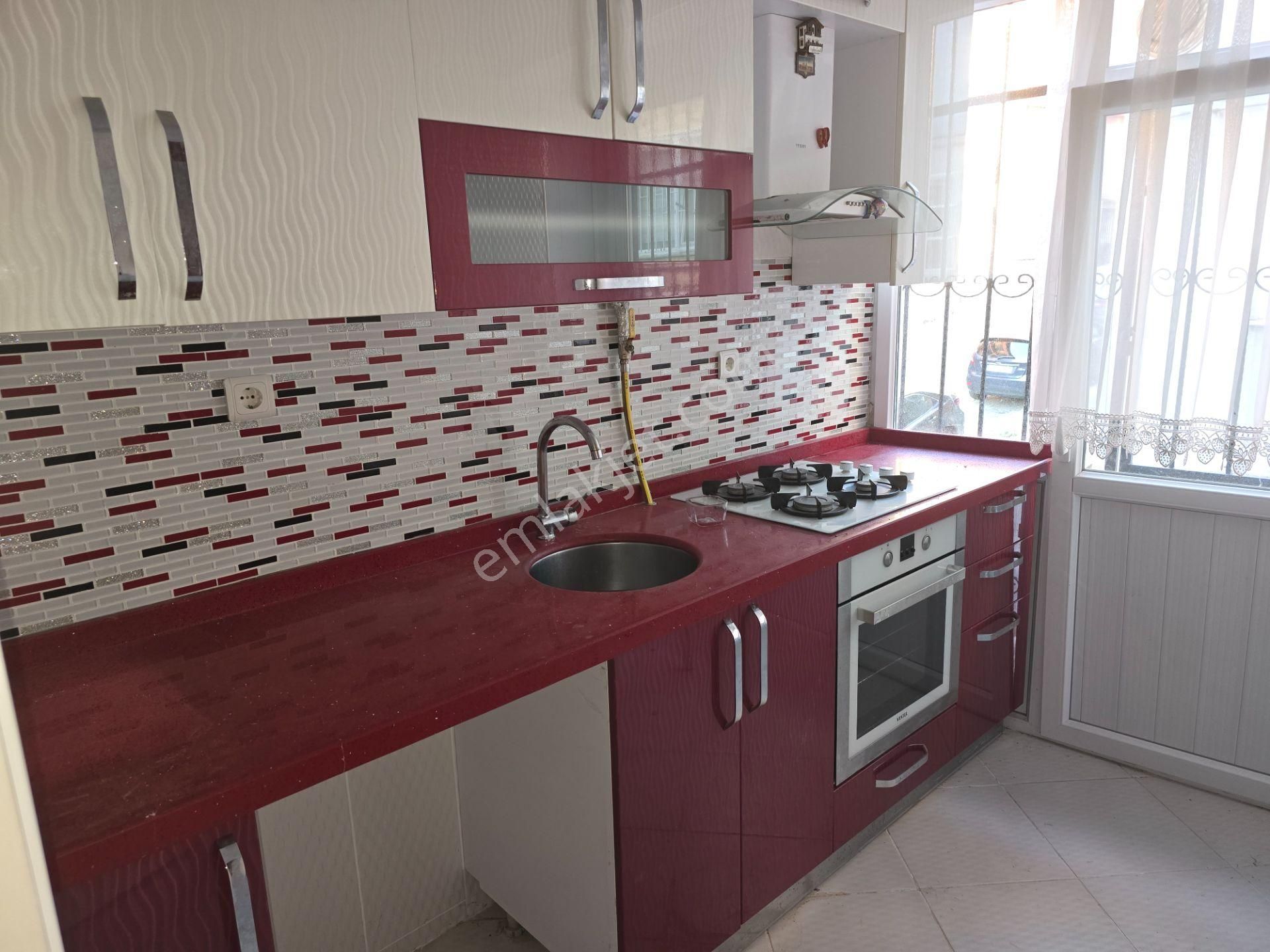Deluxe 26 ' Dan Üsk Ünv Sokağında Balkonlu 3+1 110 M2 Fırsatt