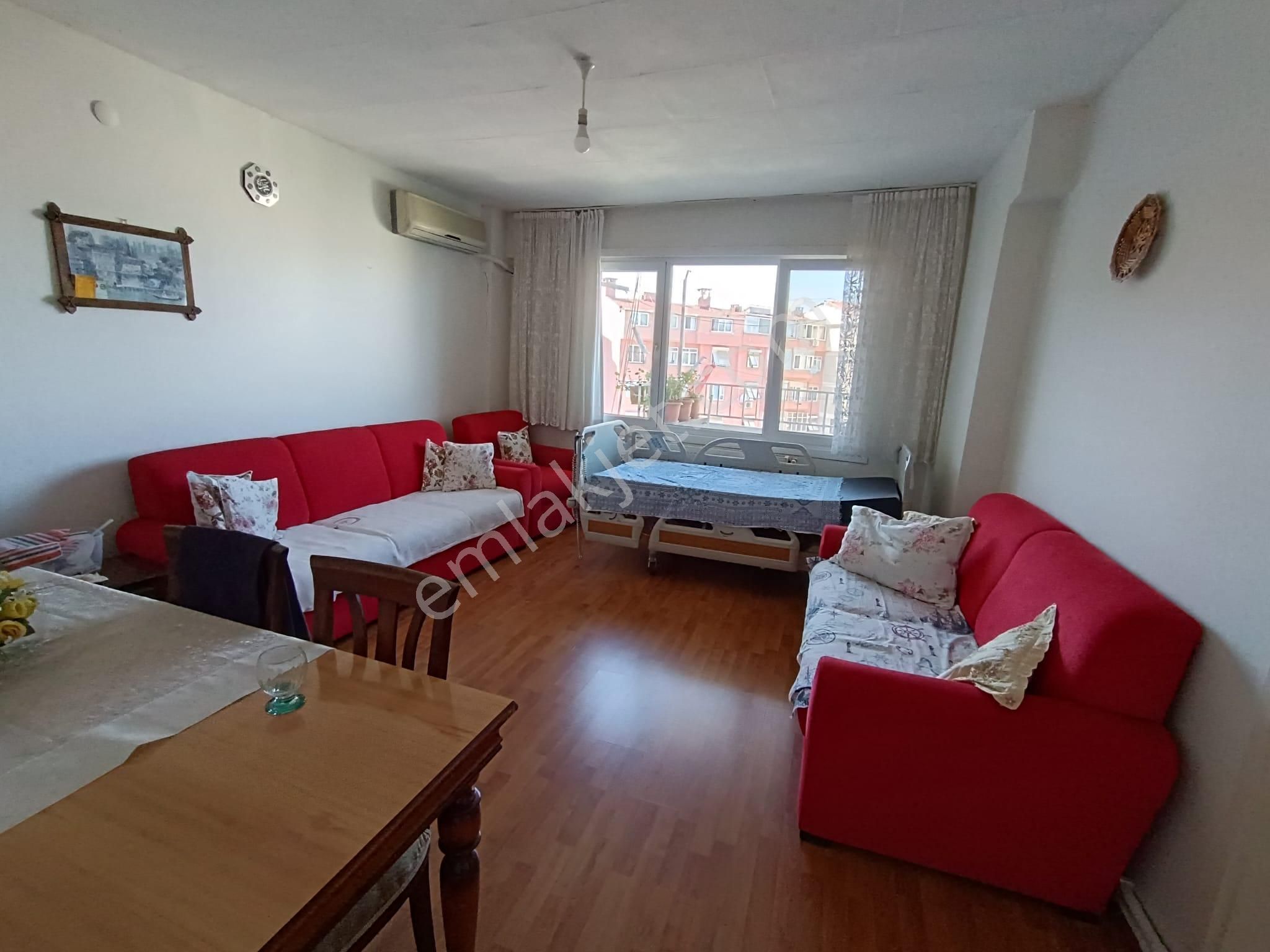 Deluxe 26 ' Dan İskeleye 10 Dk Eşyalı Balkonlu 2+1 80 M2 Daire