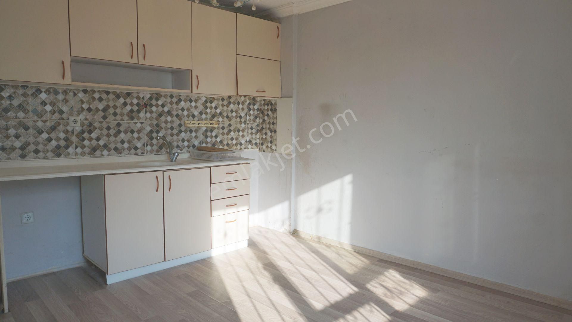 Egekent Kiralık Dükkandan Bozma 1+1 Çiğli Serkan Dan