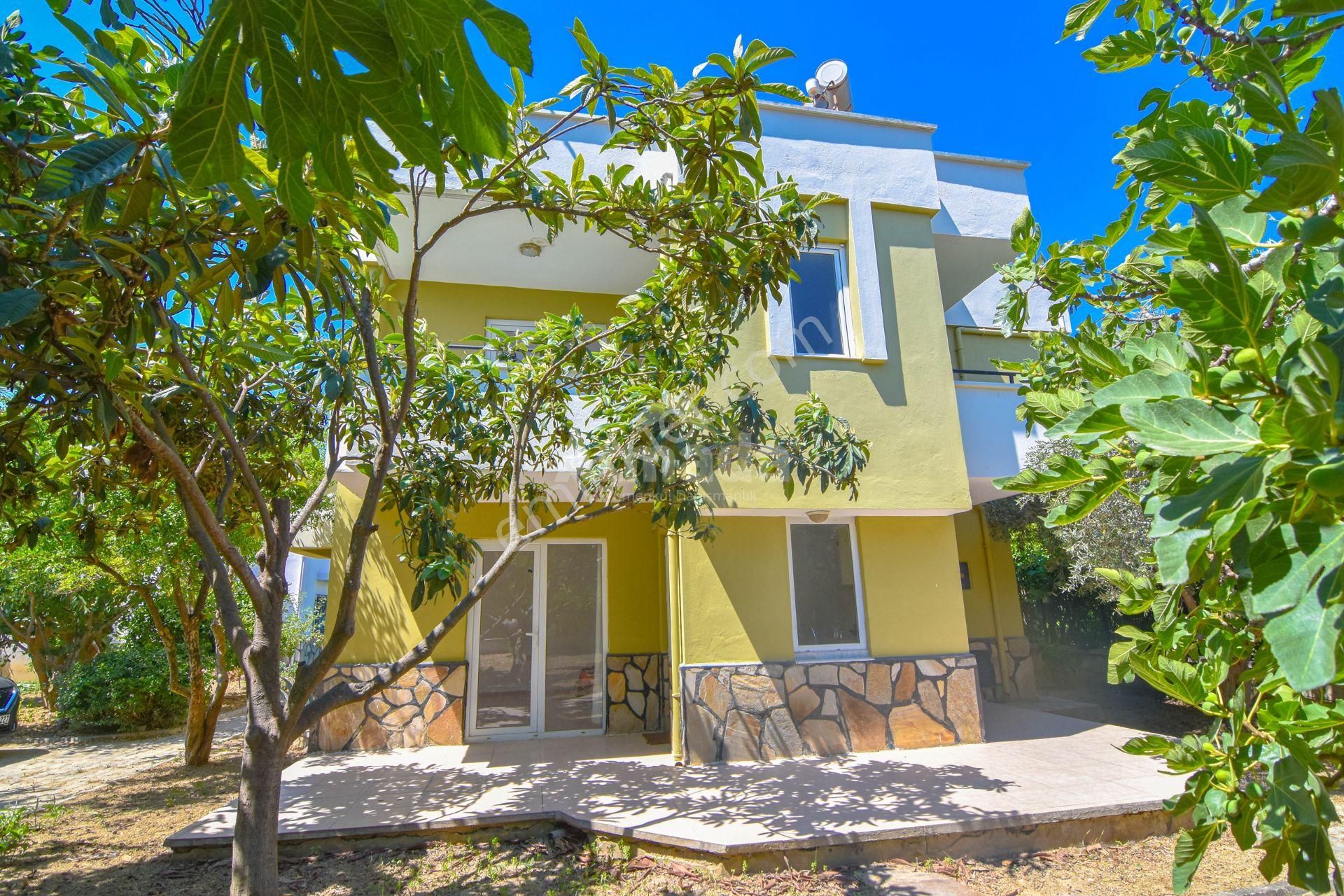 Kuşadası Karaova Mh'de Site İçerisinde Kiralık 3+1 Villa