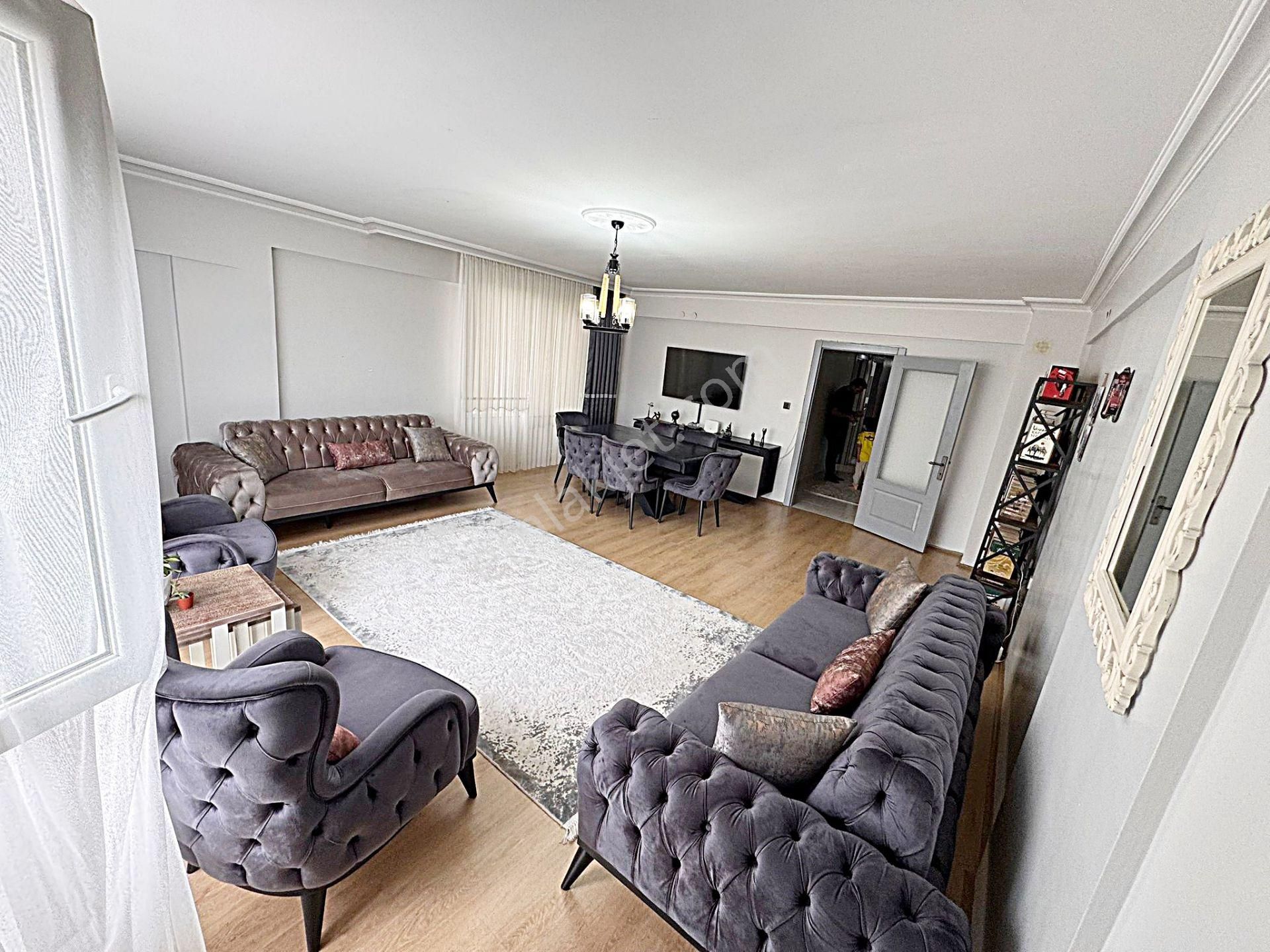 Keçiören Uyanışta Katta Asansörlü 155m2 Güney Cep Daire