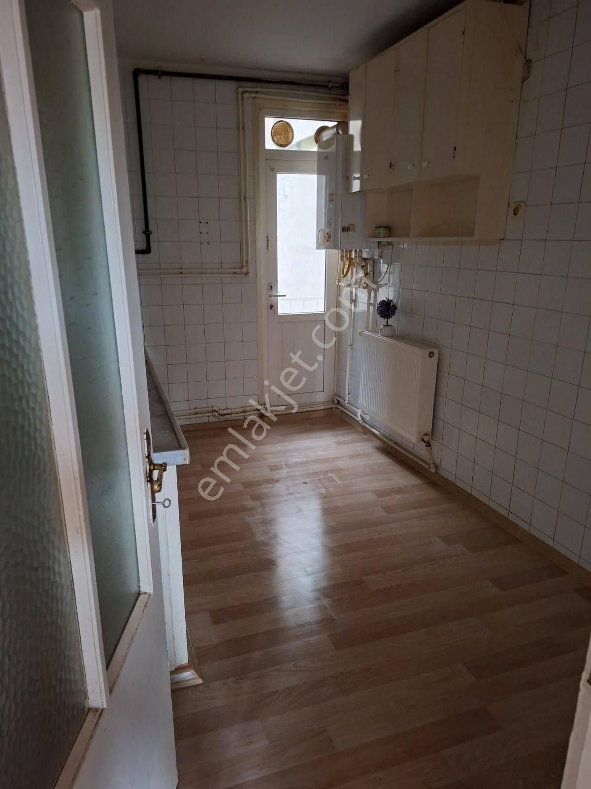 Turgutlu Satılık Yılmazlar Mah 100m2 3+1 Oda 4. Kat Doğalgazlı Balkonlu Temiz Daire