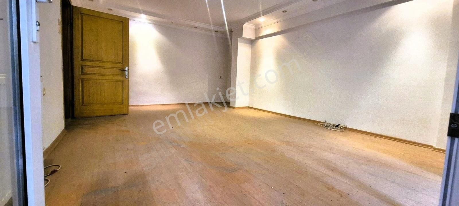 Buca Efeler 3+1 Geniş Bahçe Alanıyla Kiralık Daire
