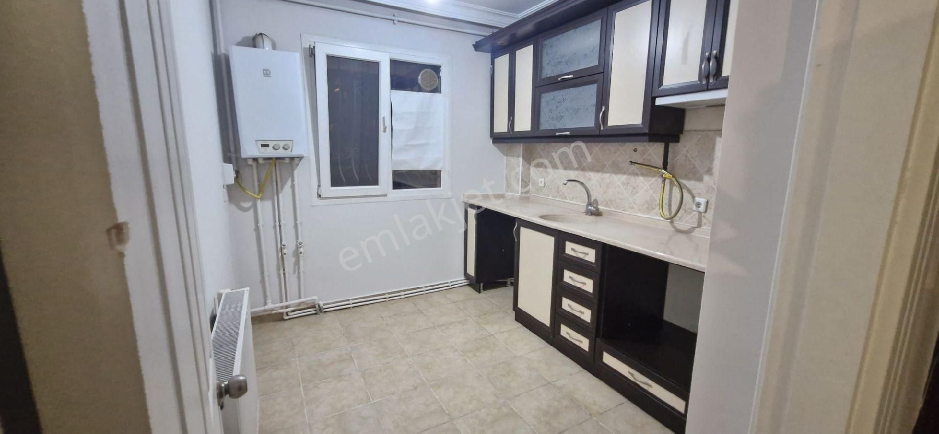 İzmir Balçova Eğitim Mah Doğalgazlı Klimalı 3+1 Çift Cepheli Merkezi Yerde Kiralık Daire