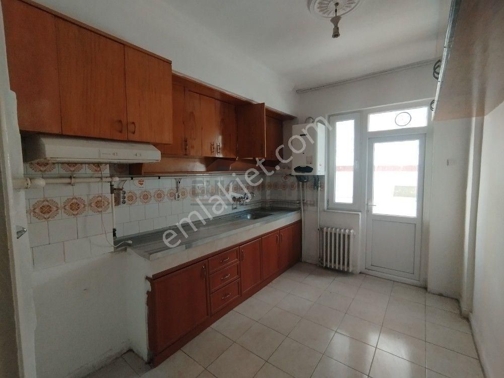 Güvenay - Çorum Hüyük Caddesi Civarı Acil Satılık 2+1 Daire