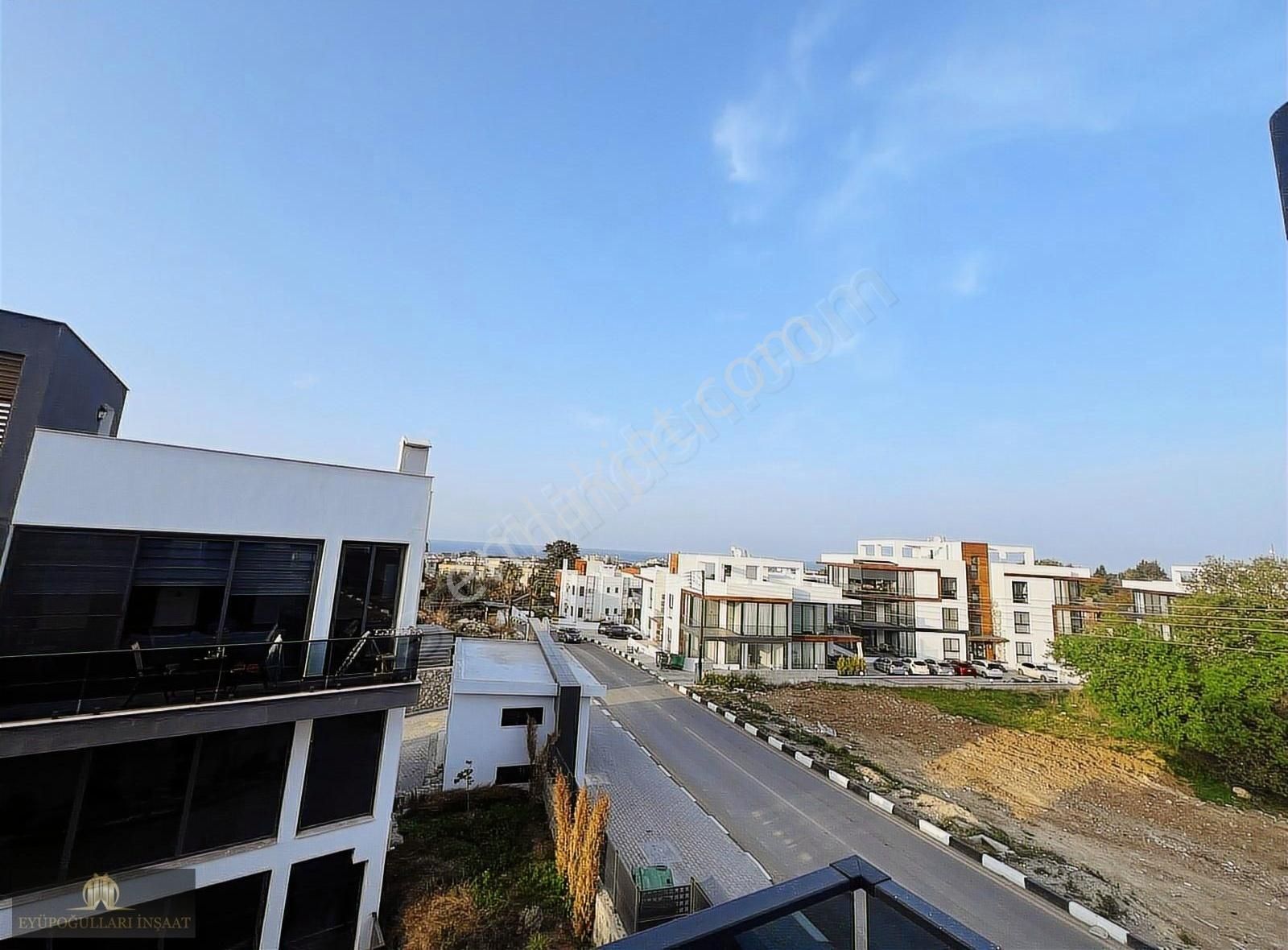 Kktc Girne De Havuzlu Site De 3+1 Satılık Büyük Teraslı