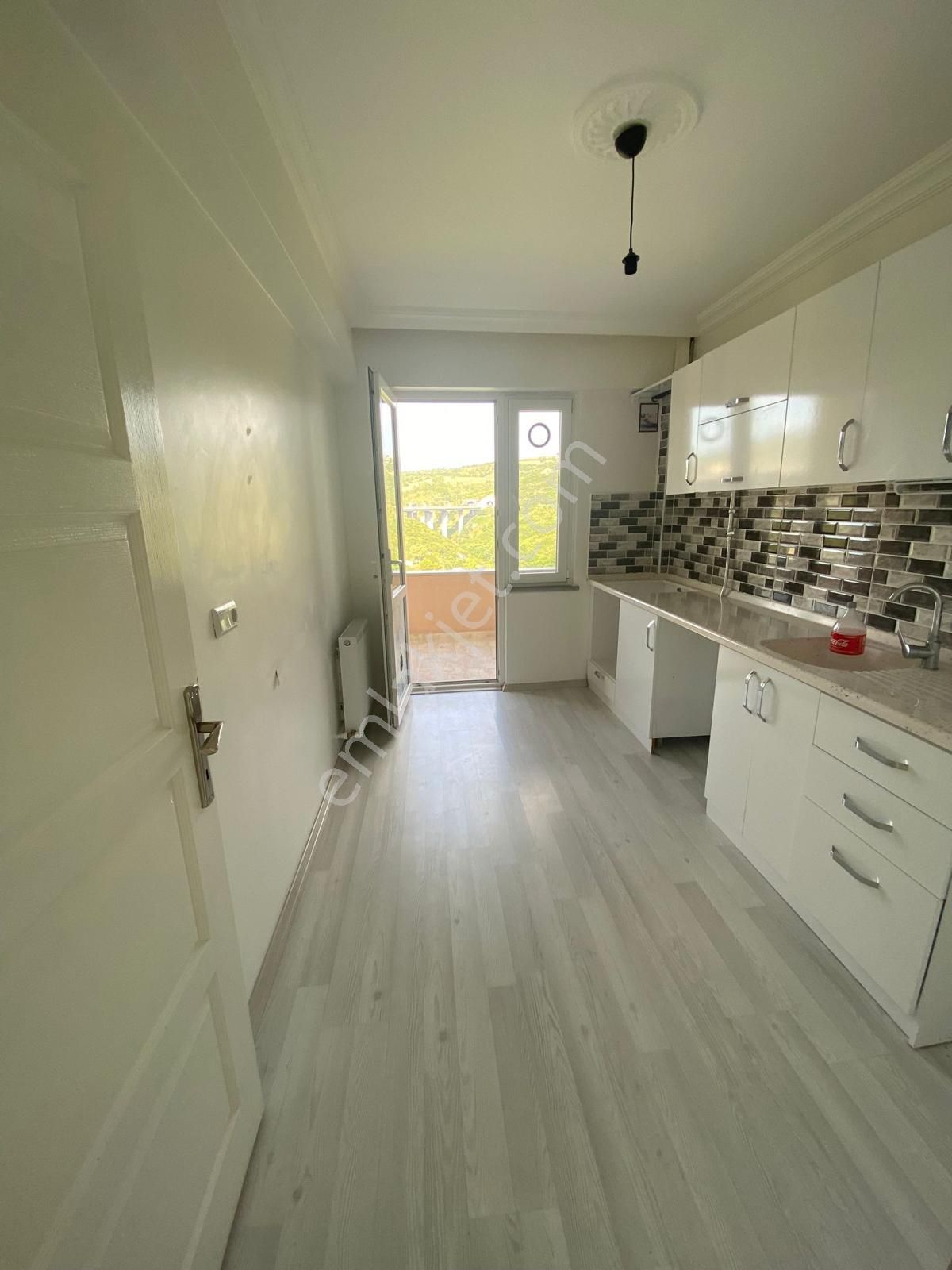 Remax Palas'tan İzmit Kuruçeşme'de 2+1 Kiralık Temiz Daire
