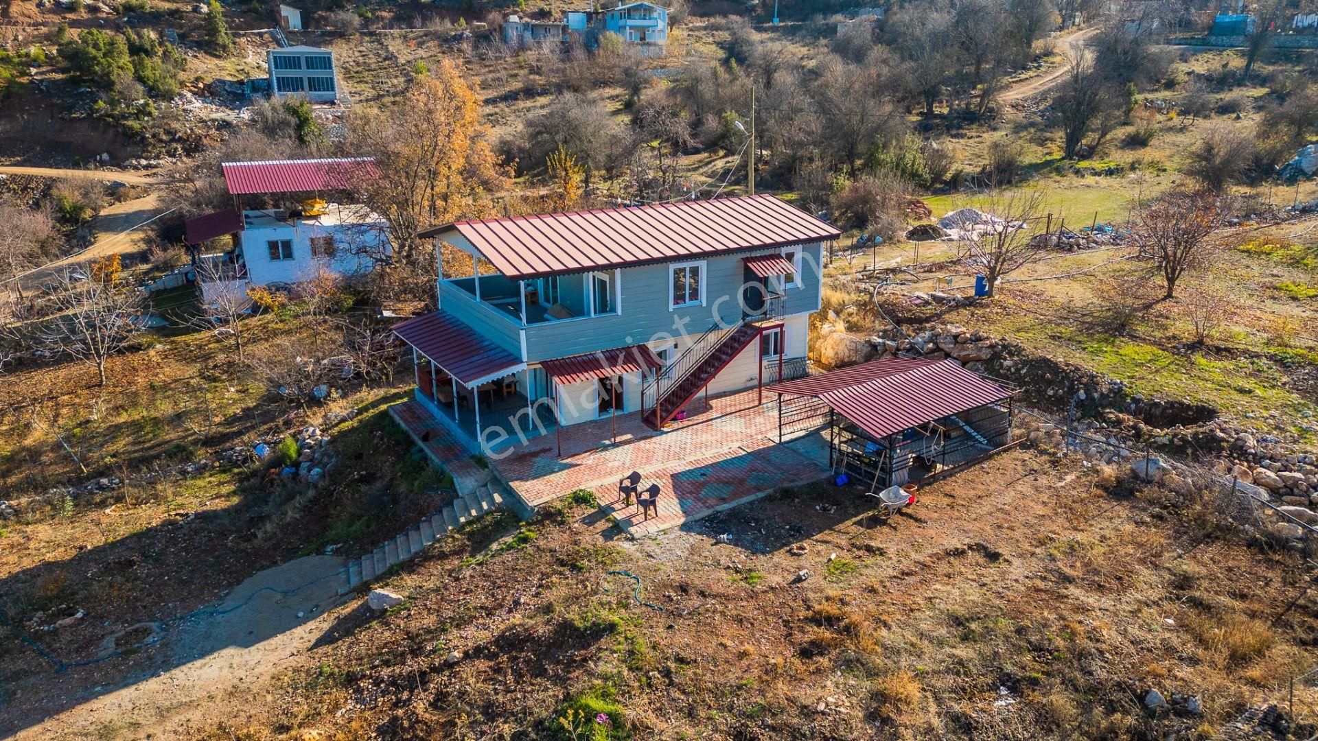 Antalya Döşemealtı Karaman'da 1200 M2 Arsa Alanı İçinde Satılık Müstakil Ev