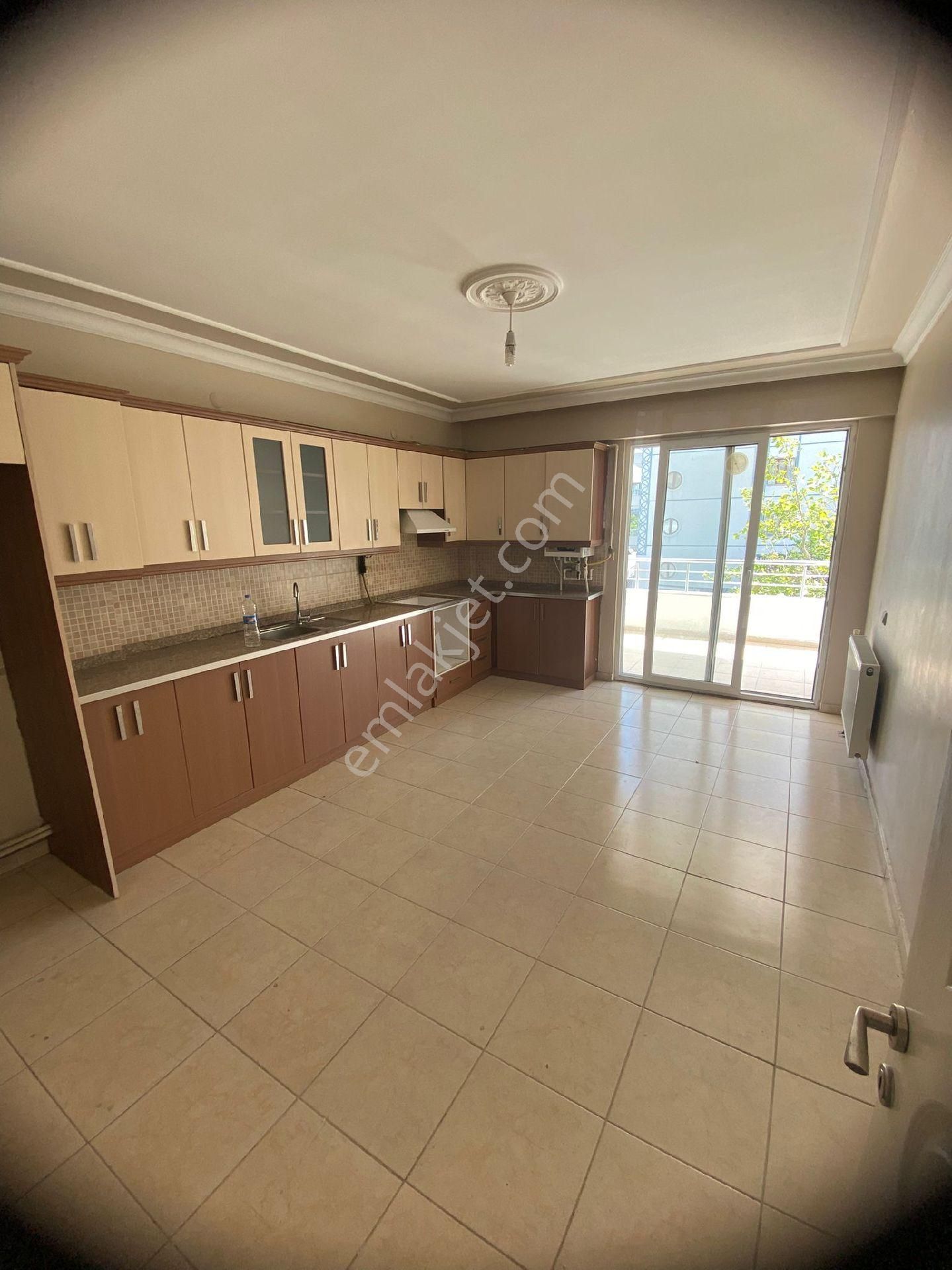 Bağcılar Göletli Park Civarı 4+1 Satılık Daire