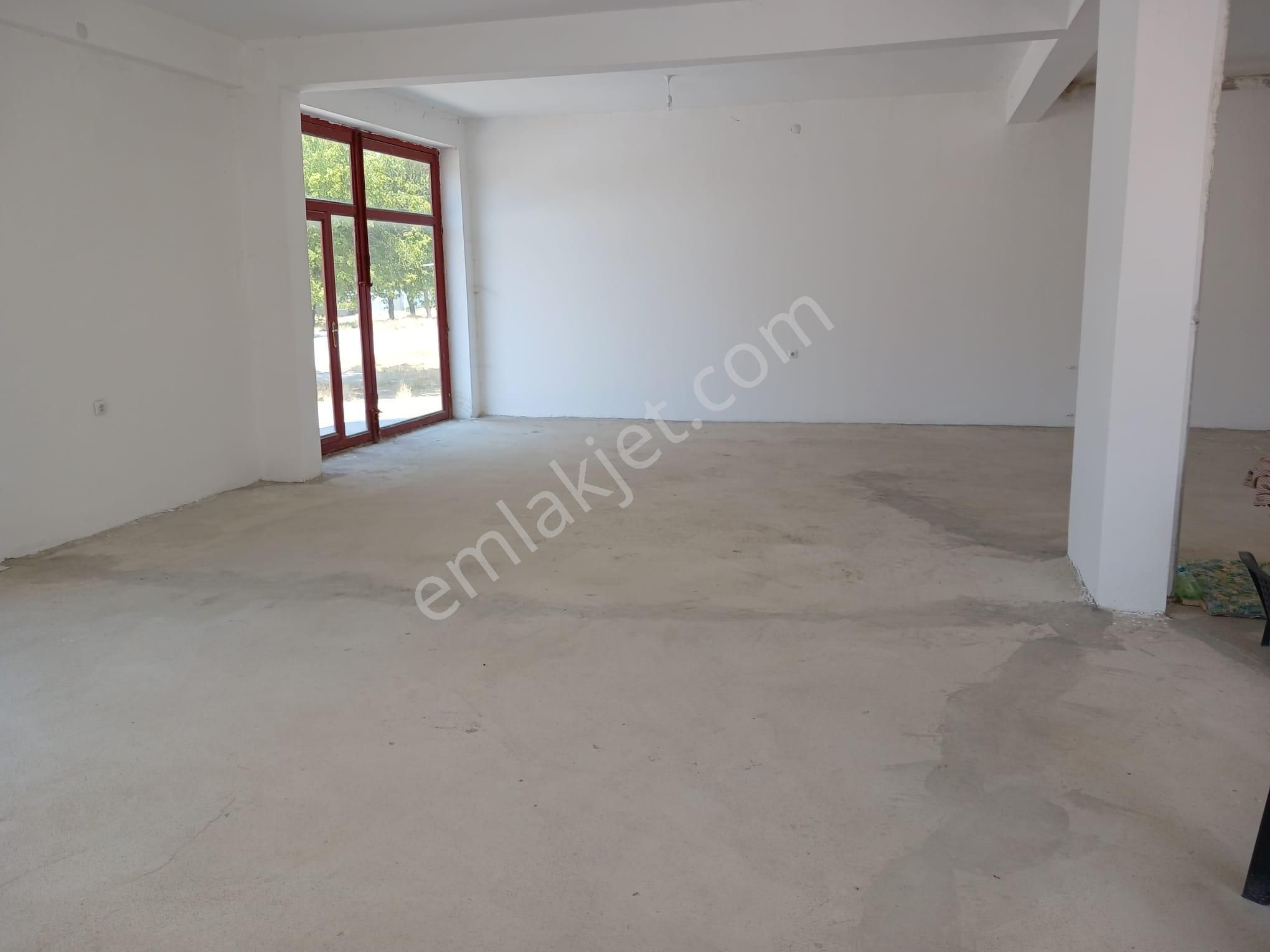 Eskişehir Çifteler’de Cadde Üzerinde Köşe Başı 3 Katlı Komple Satılık Bina - Görsel 3