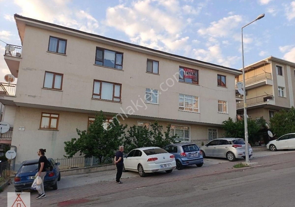 Uzman Emlak'tan 3+1 En Üst Kat Yapılı Bakımlı Manzaralı Geniş Daire