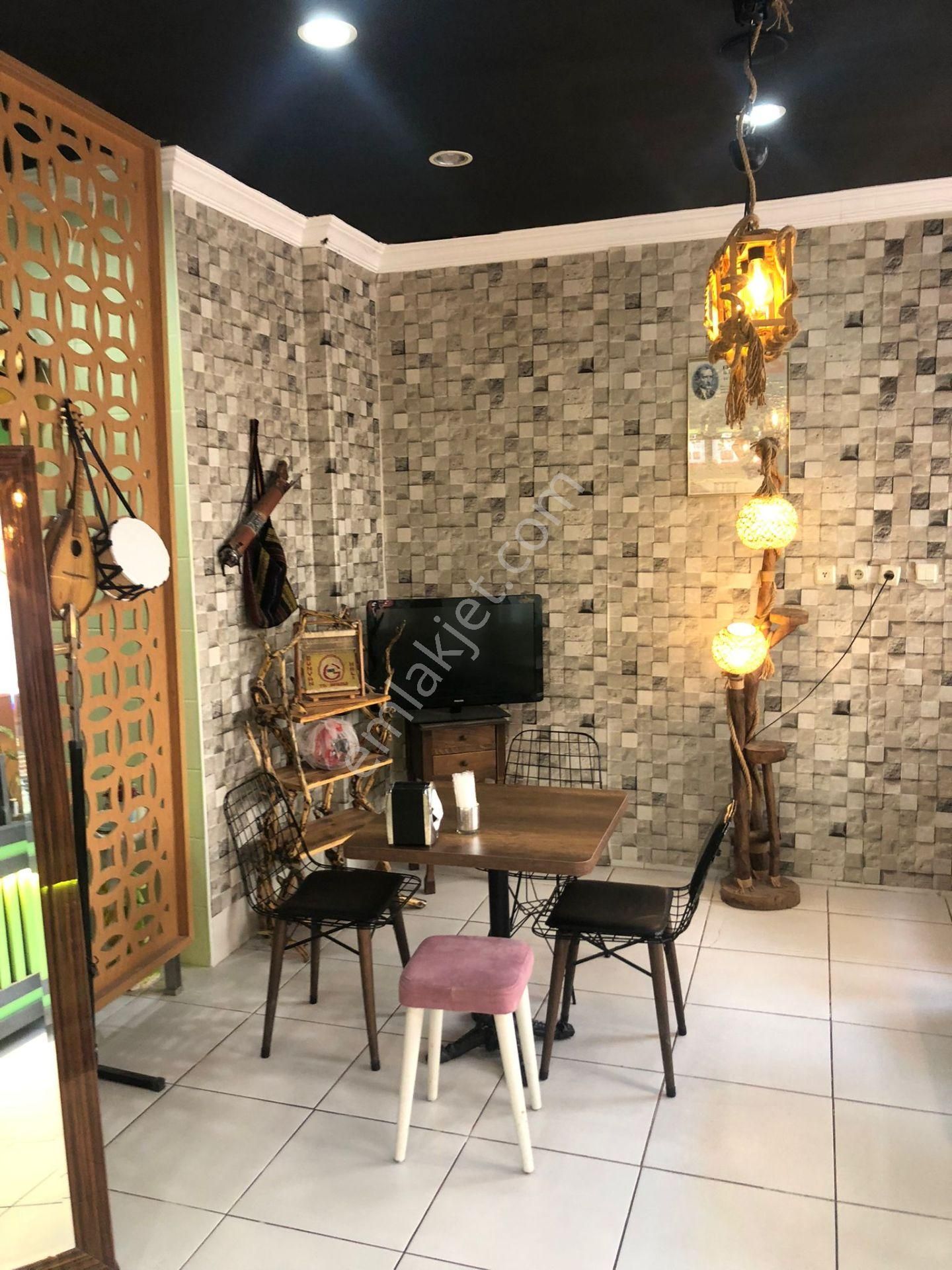 Menemen Lise Yolunda Devren Satılık 140 Metrekare Faal Dükkan - Görsel 3