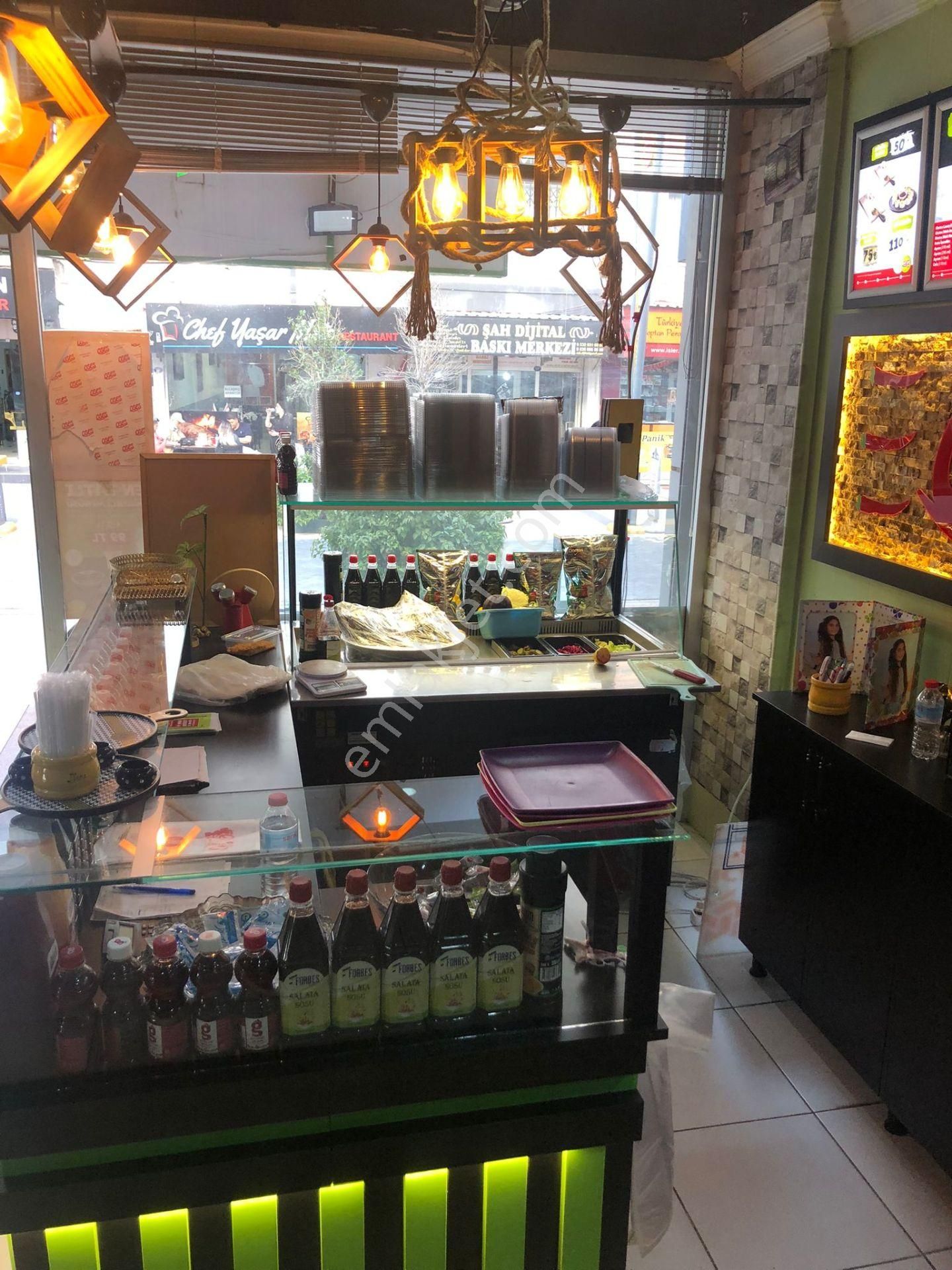 Menemen Lise Yolunda Devren Satılık 140 Metrekare Faal Dükkan - Görsel 6