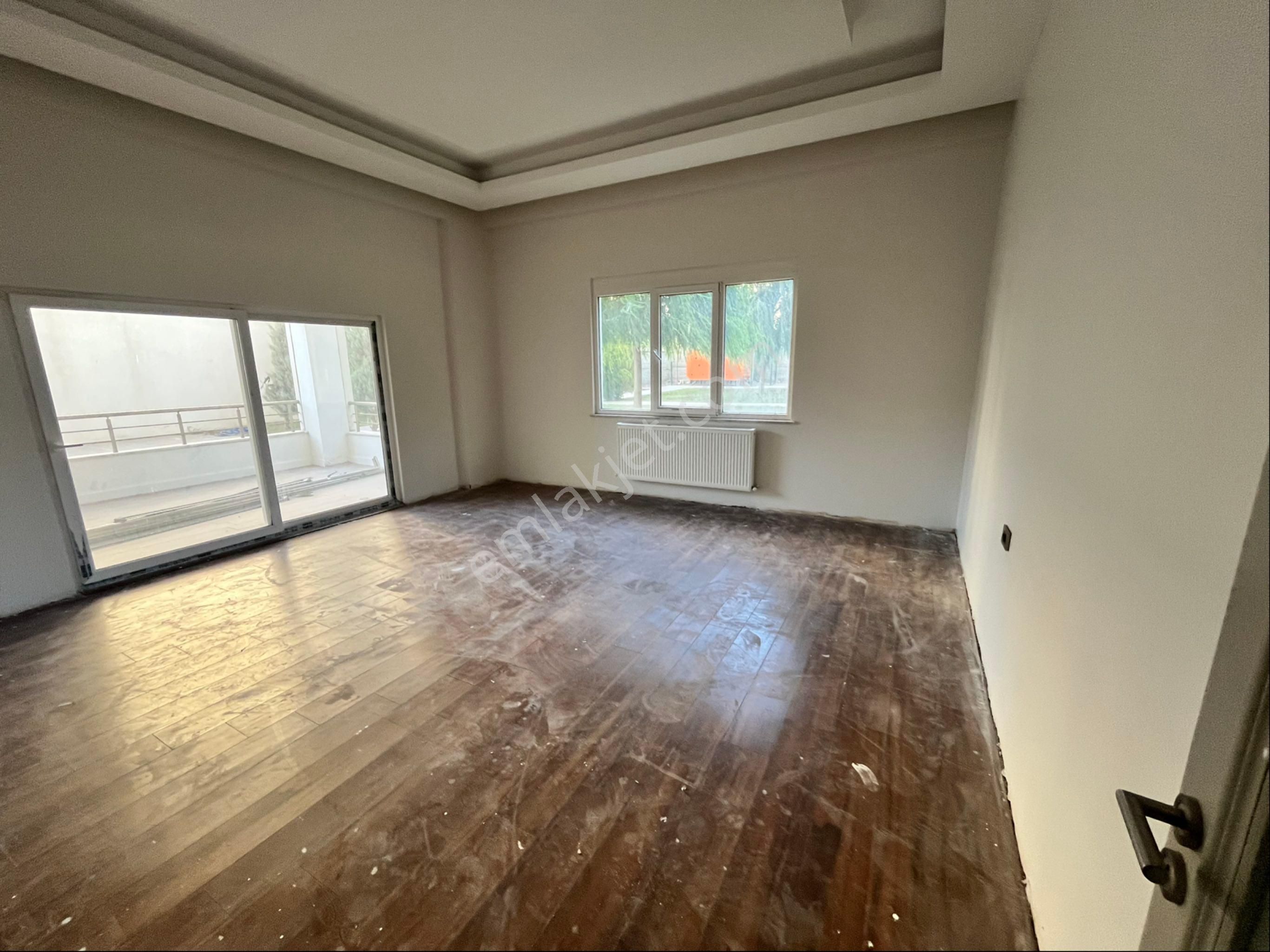 Acil Emlak Güvencesiyle Satlık 3+1 Site İçi Daire