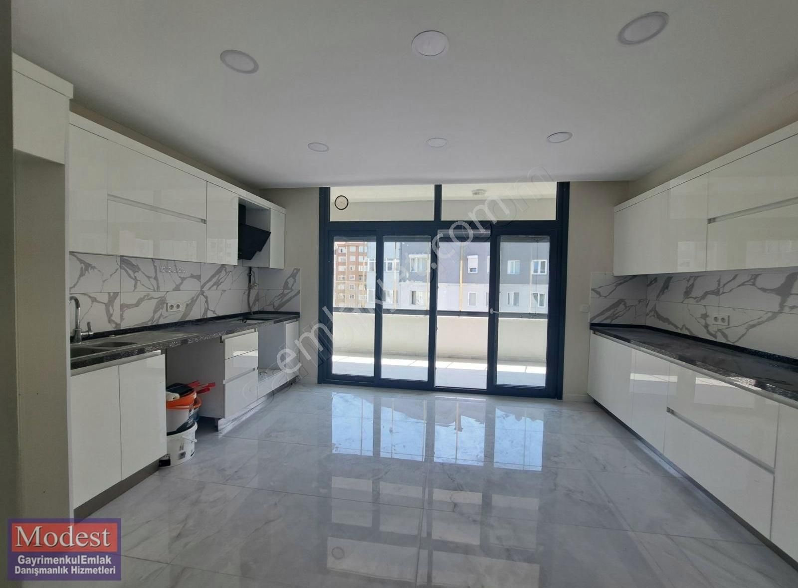 Kartal Uğurmumcu Merkezde Genç Yeni Binada Satılık 180m2