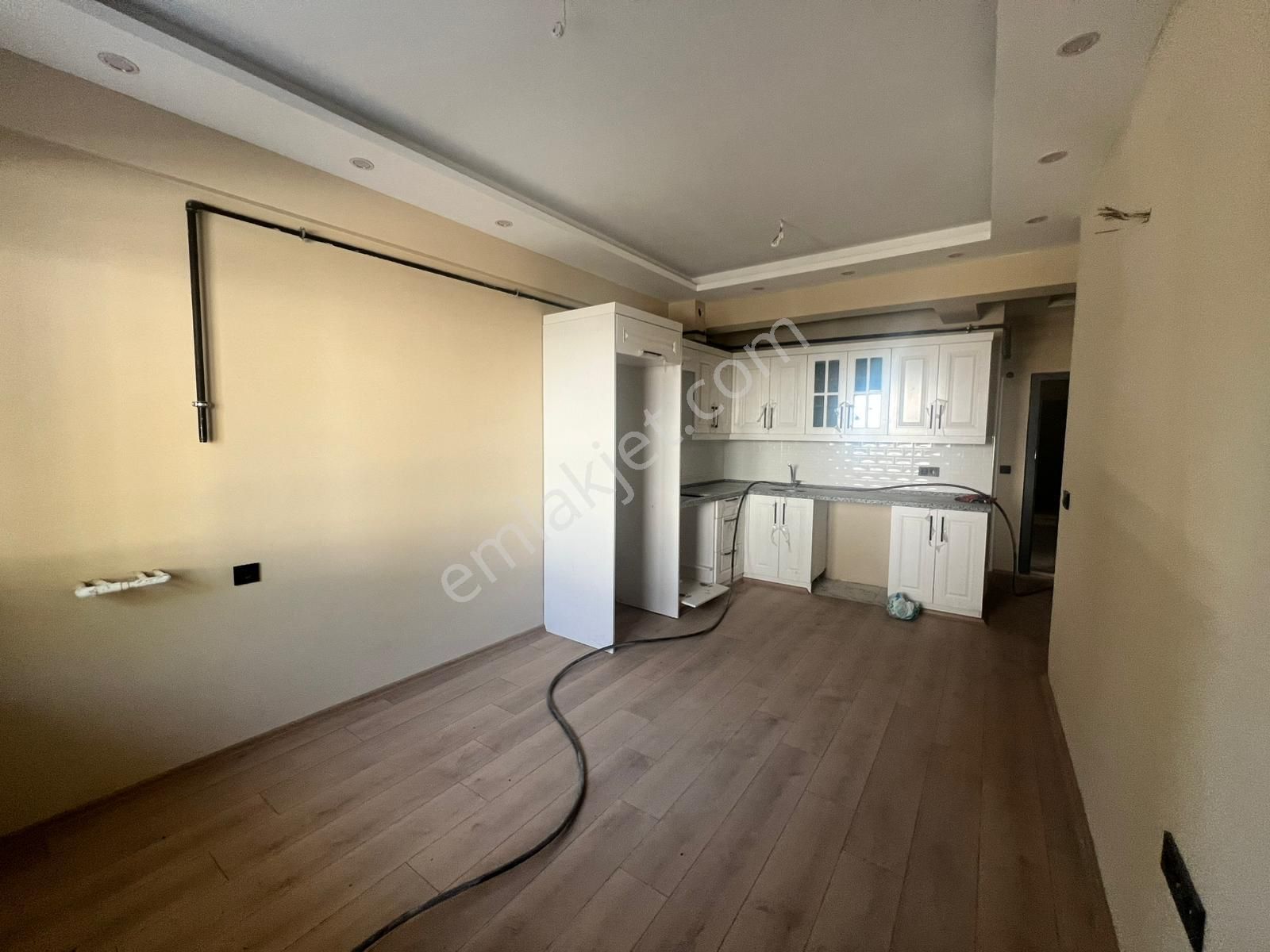 Baraka Gayrimenkul'den Muradiyede Okulun Karşısında 1+1 Kiralık
