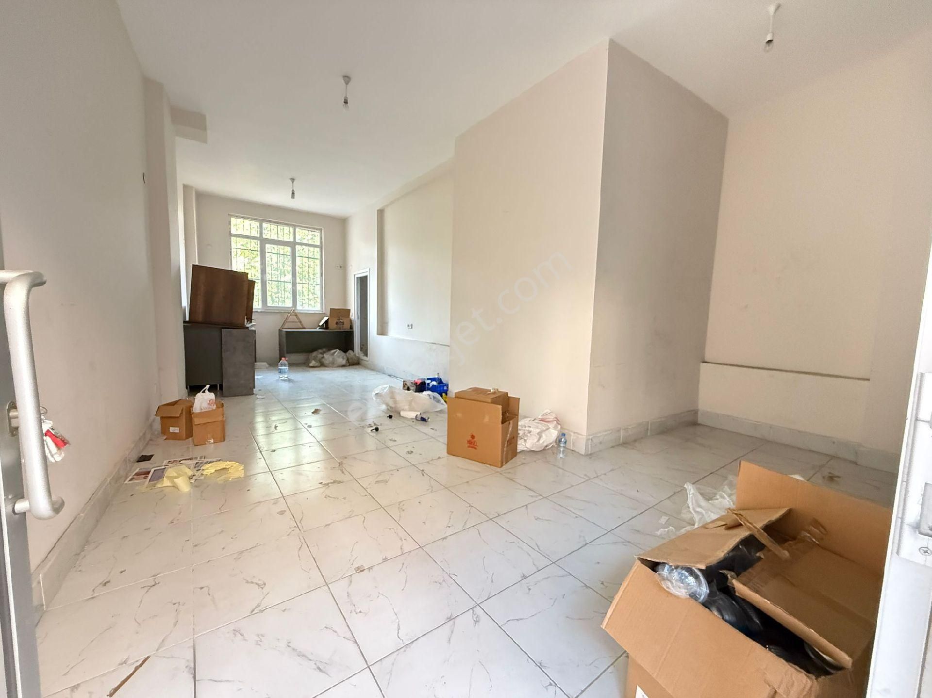Sefaköy İnönü Mahallesi'nde Kiralık Yeni Binada İş Yeri Düz Giriş Her İşe Uygun İş Yeri. 17.000 Tl
