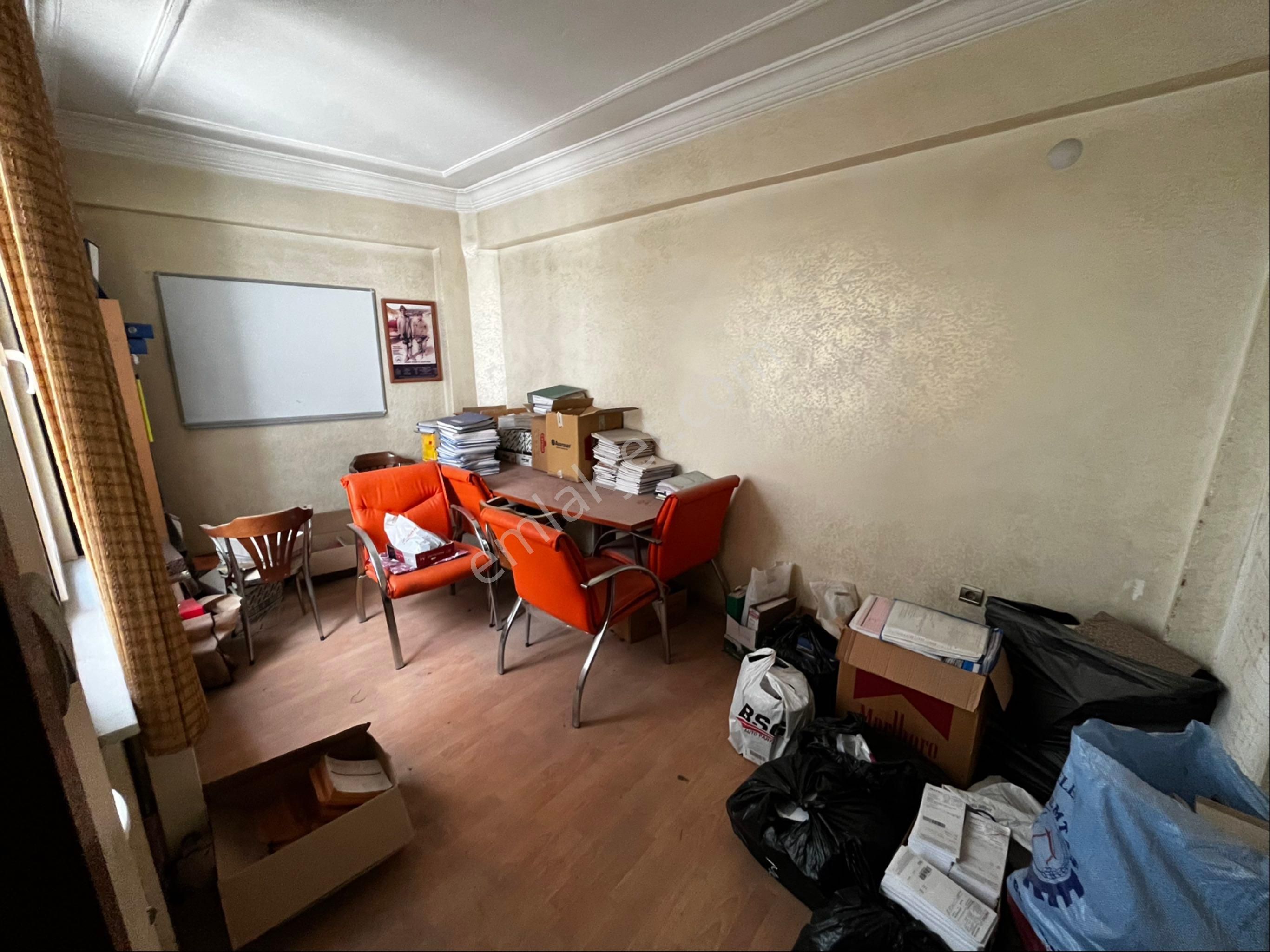 Çarşı Merkezinde Satılık 2+1 Daire İş Yeri