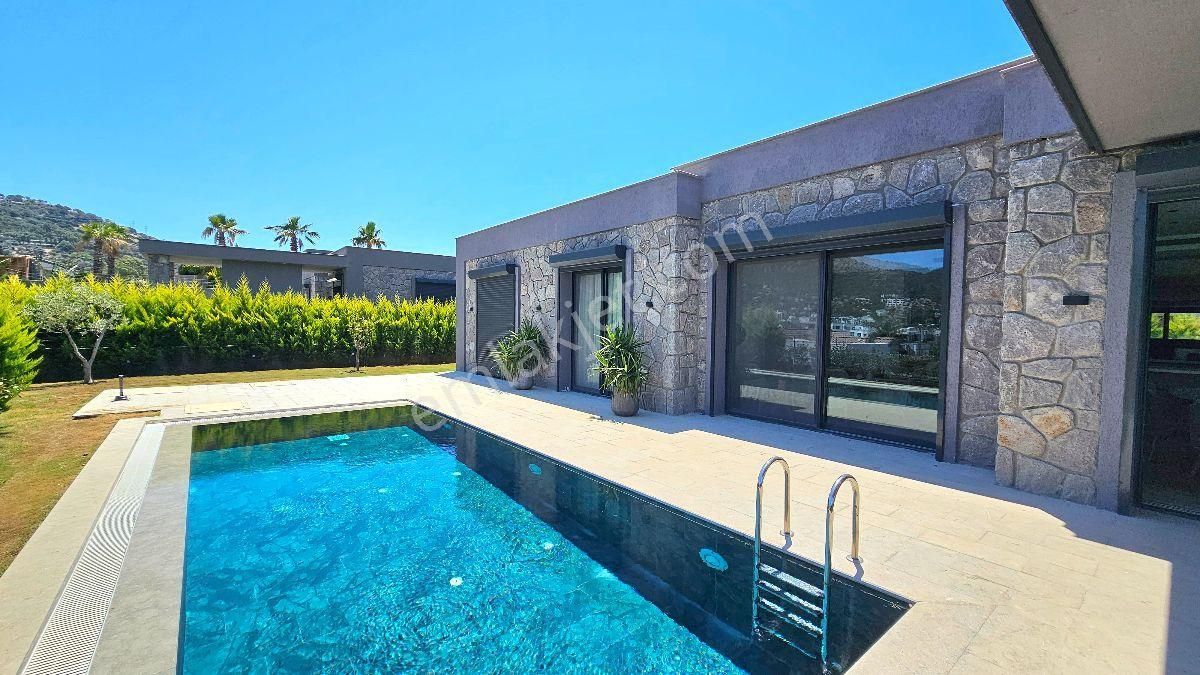 Bodrum Yalıkavakta Satılık Tek Katlı Özel Havuzlu Geniş Bahçeli 6+1 Müstakil Villa - Görsel 2