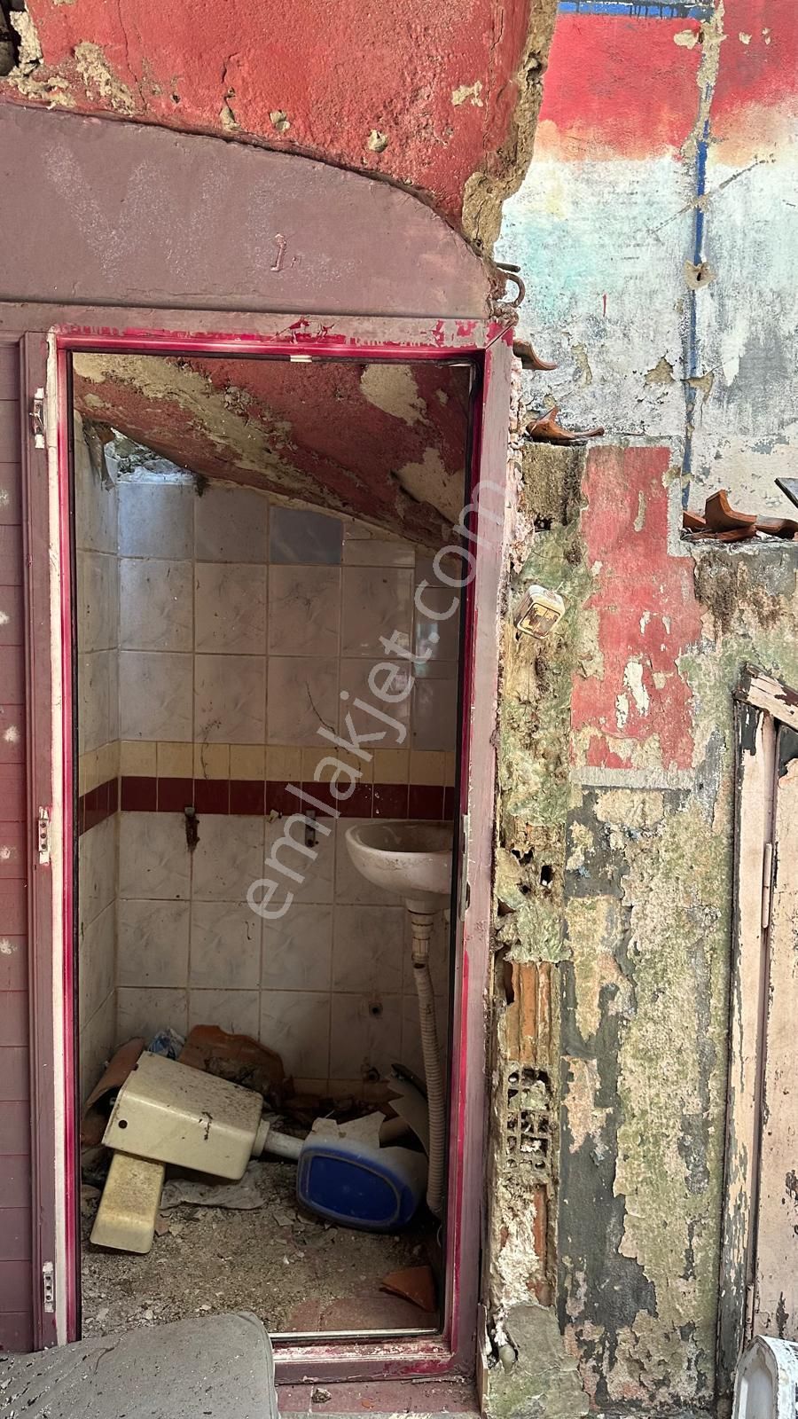 Kuşadası Kaleiçinde Fırsat Kelepir Dükkan / Depo - Görsel 9