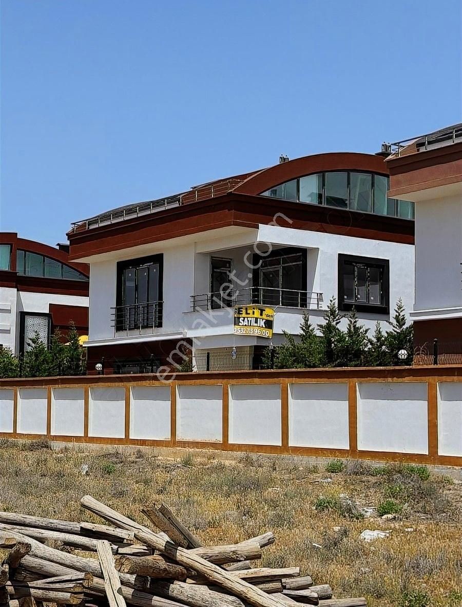 Öz Elit Gayrimenkul Den Abdülhamit Cad Üzeri 5+1 Lüx Villa