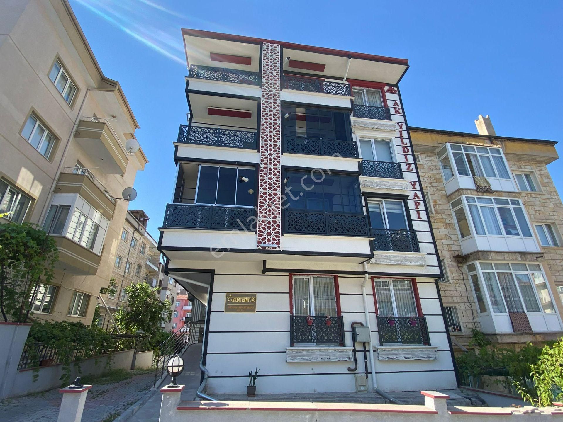 Emek Mah. De Her Yere Yürüme Mesafesinde Bağımsız Mutfaklı Kiralık 1+1