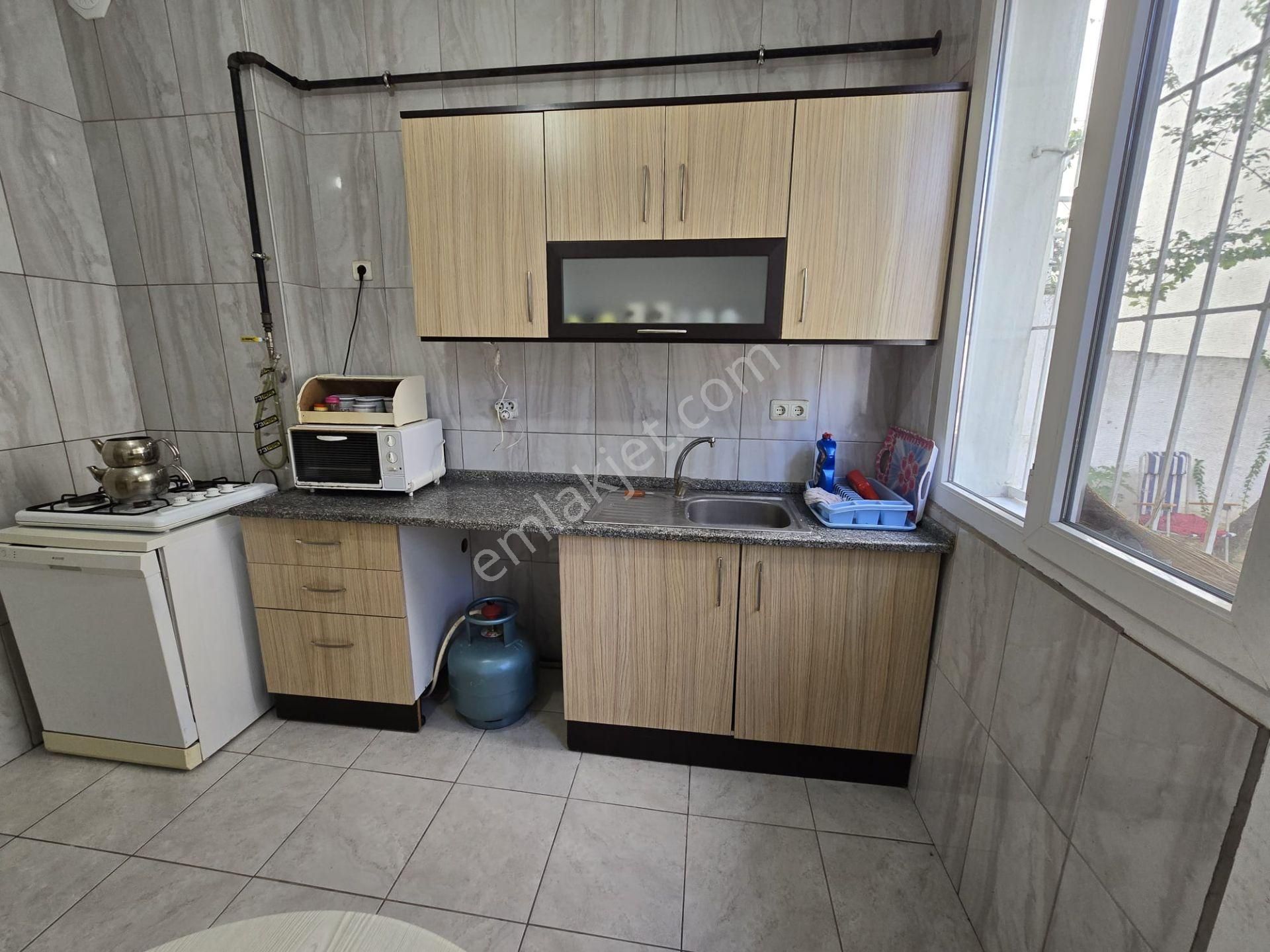Balçovada Metro Yakını Eşyalı,d.gazlı,bahçeli,kiralık 3+1 Daire