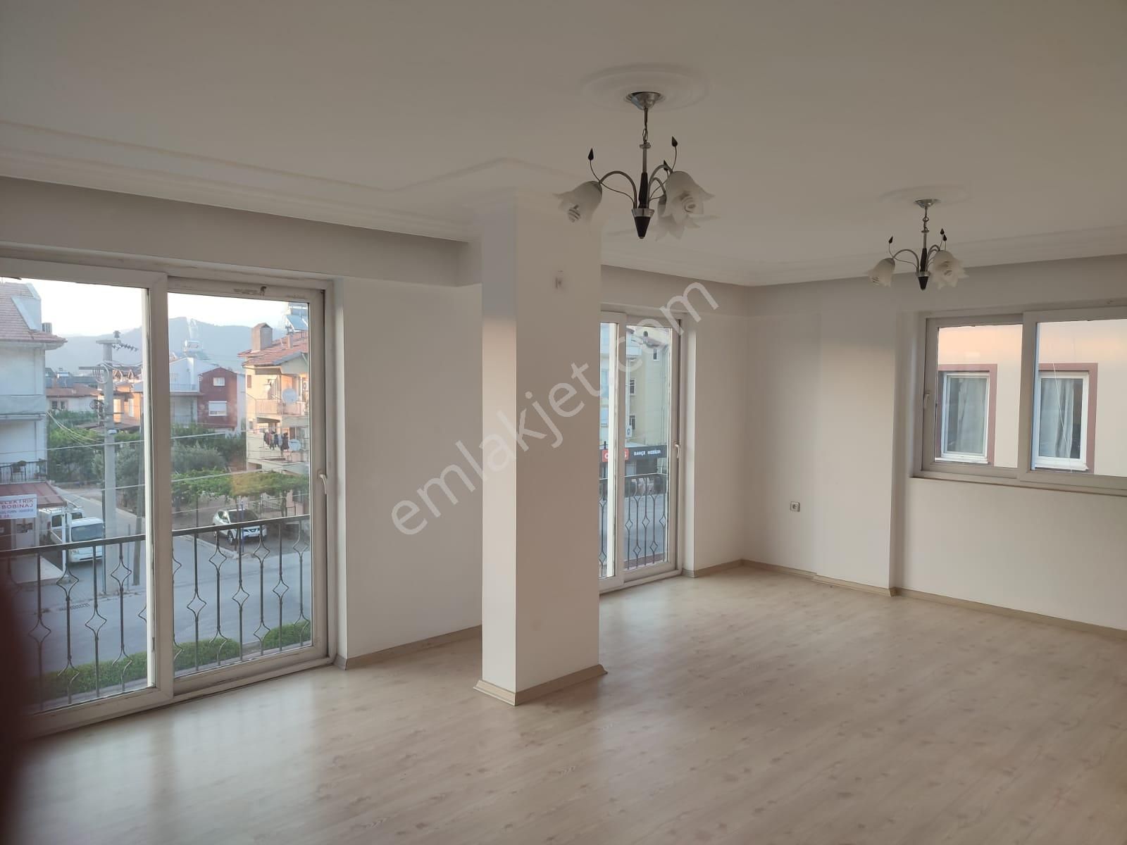 Stop’tan Çalıca Ana Yol Üzeri 4+1 Kiralık