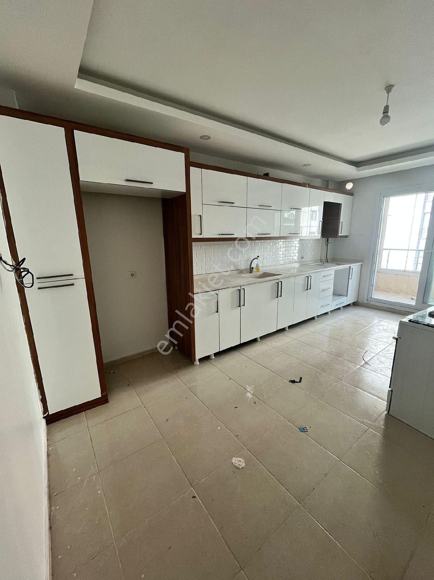 Sahra Emlaktan Yenikent Toki Yüksel Koleji Yanı Kiralık Daire
