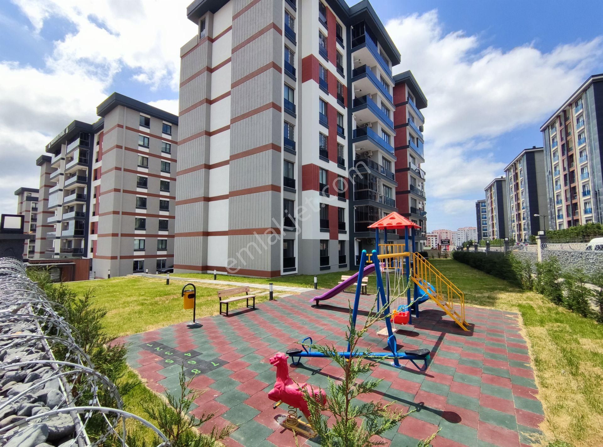 Silivri Yeni Mahalle Donanımlı Sitede 3+1 Kiralık Daire