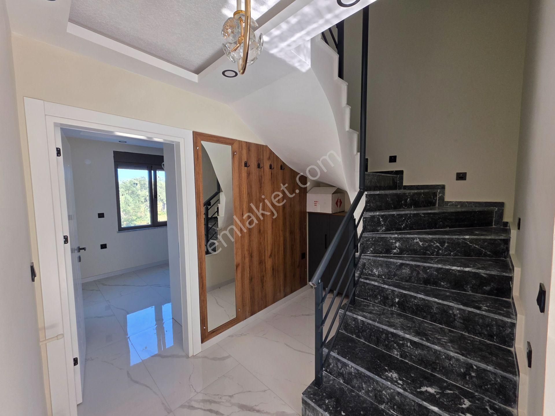 Vahdet'ten Ssk Bölgesinde Deniz Manzaralı 4+1 Teraslı Lüx Villa - Görsel 18