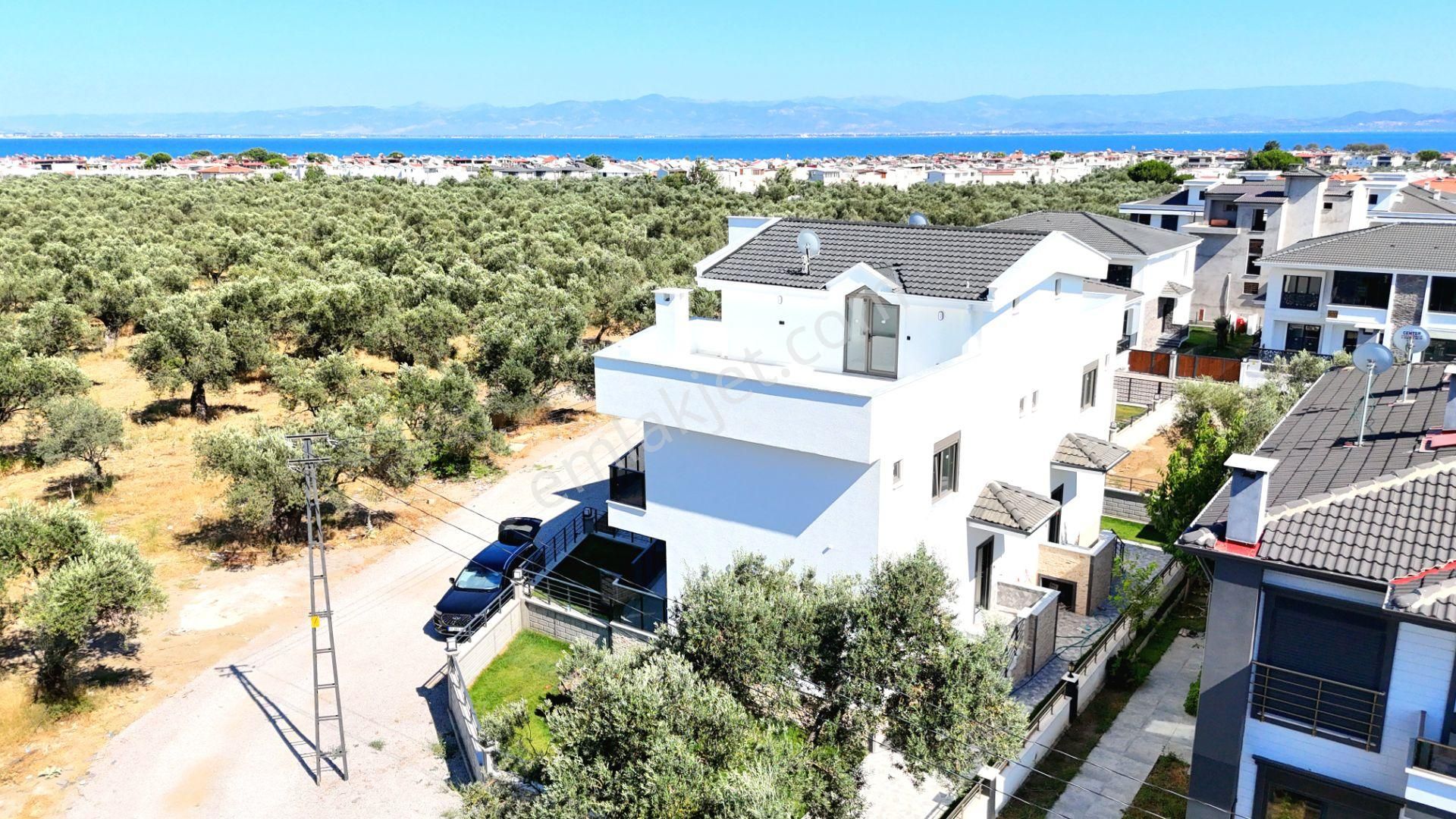 Vahdet'ten Ssk Bölgesinde Deniz Manzaralı 4+1 Teraslı Lüx Villa - Görsel 3