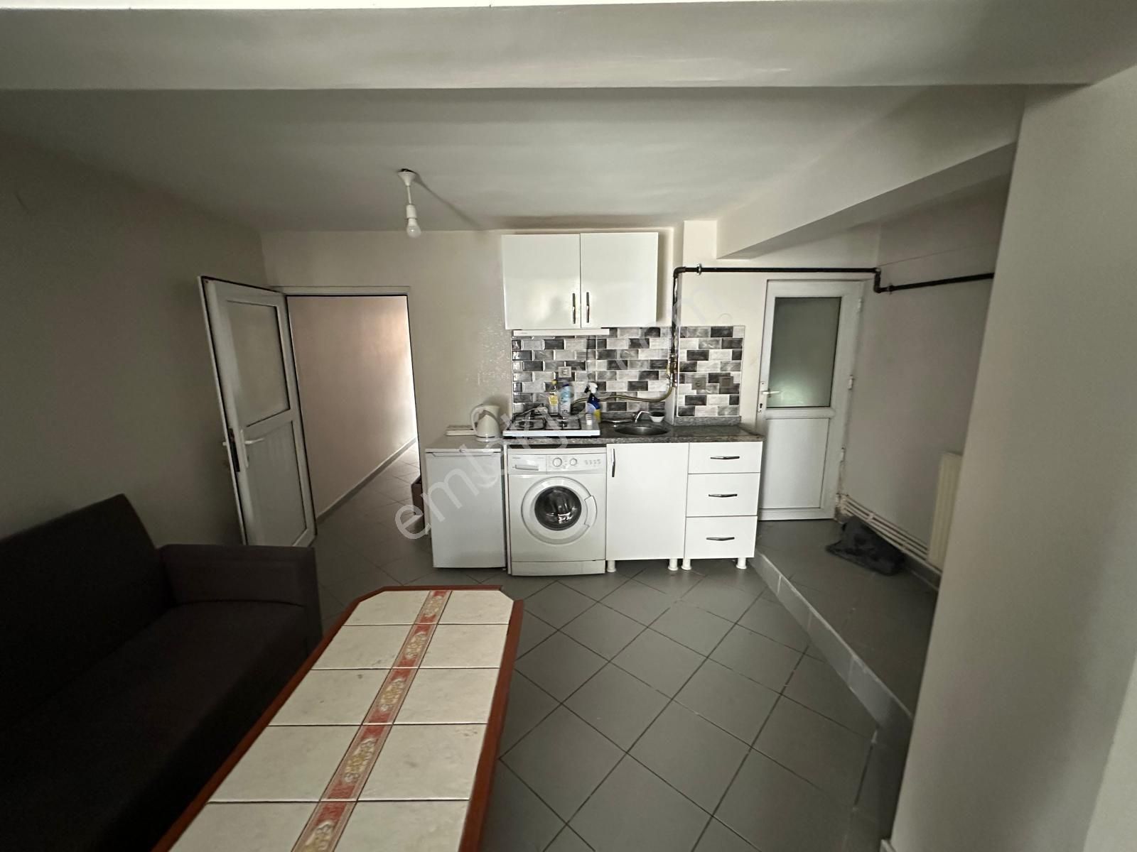 Acil!!! Para'dan Balkonlu 1+1 Eşyalı 55 M2 Müstakil Daire