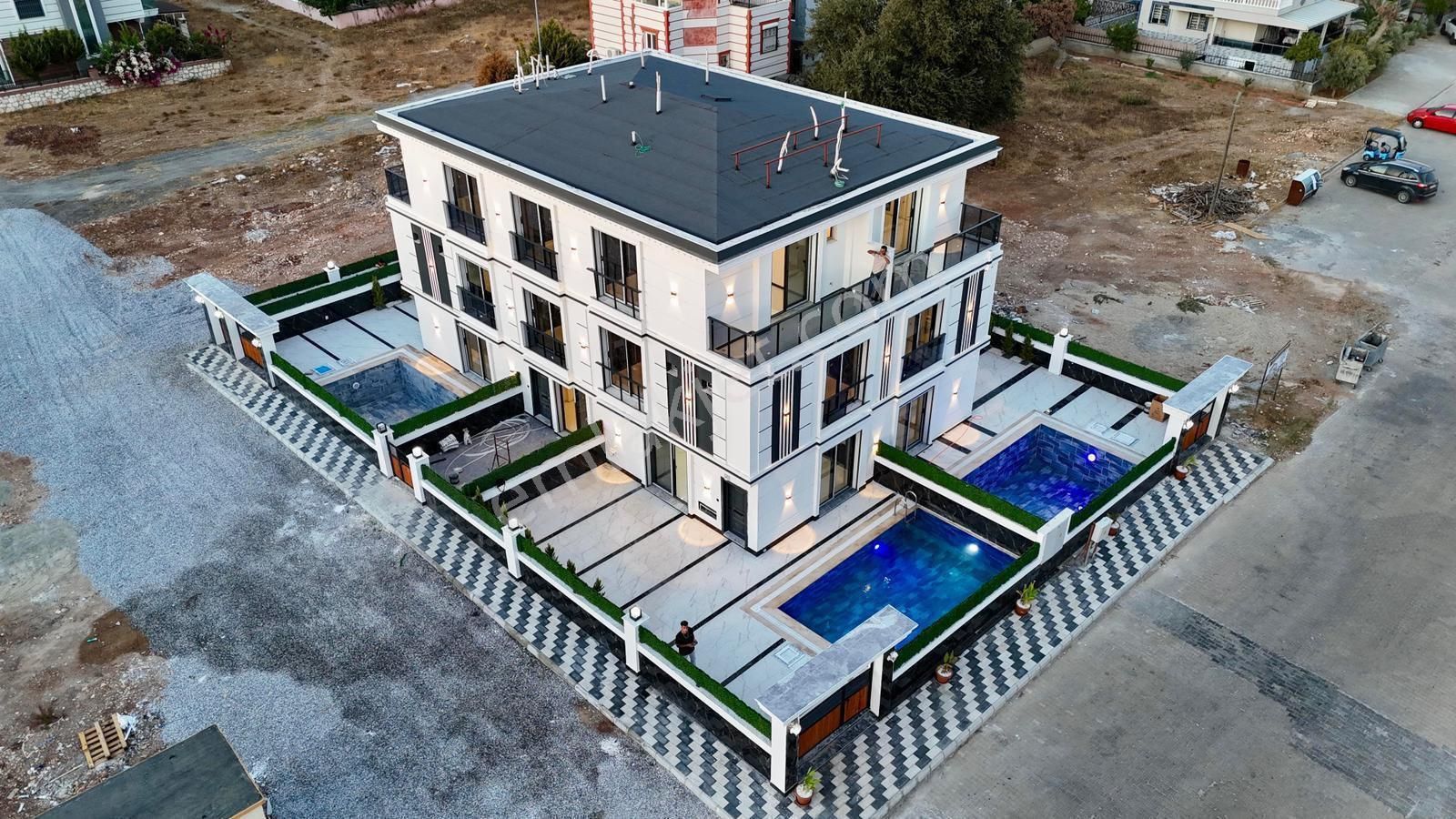 Aydın Didim Çamlık Mahallesinde Müstakil Girişli Villa