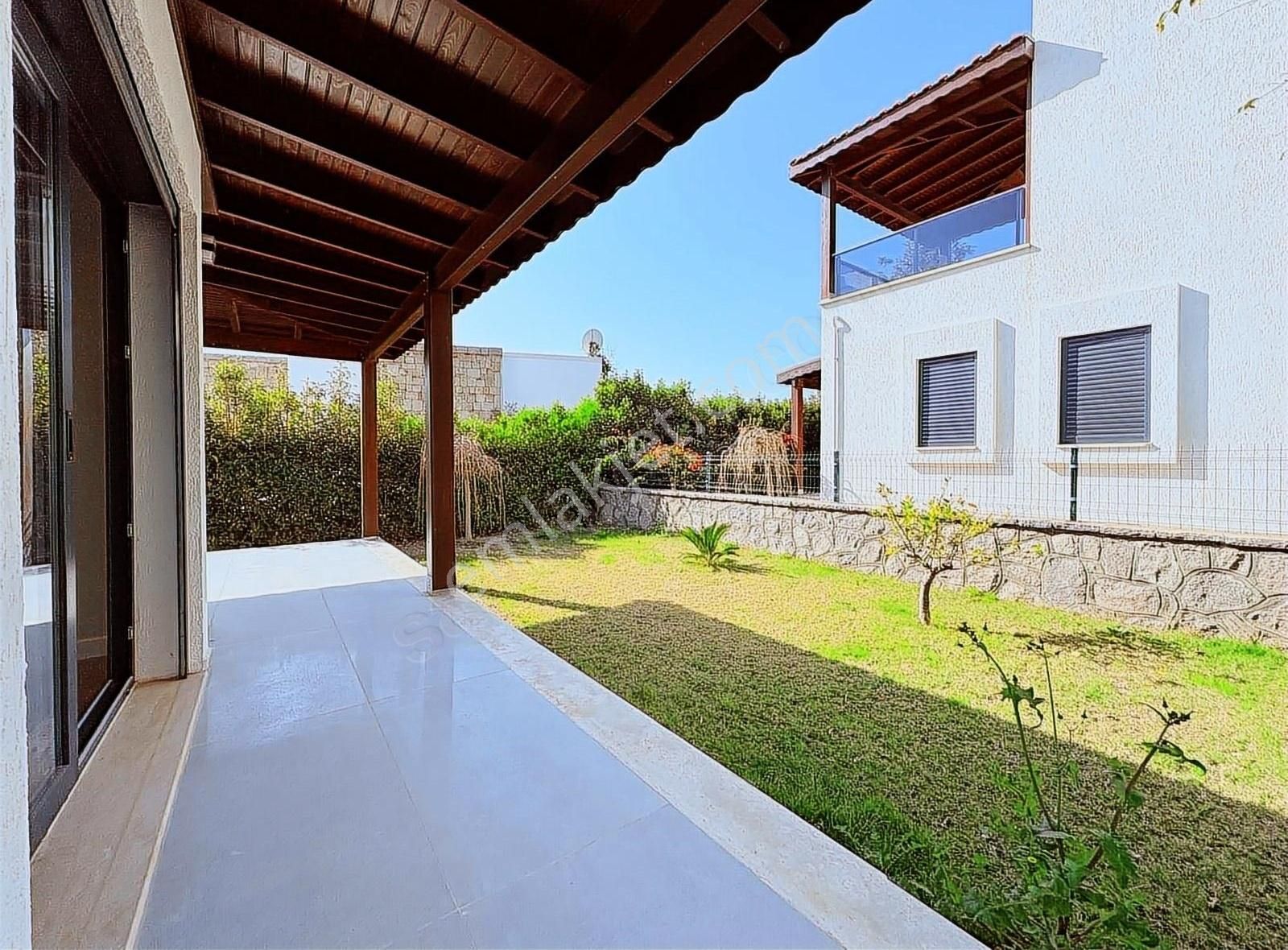 Gümüşlük Koyunbaba'da Sahile Yakın Bahçeli Lüks Villa - Görsel 20