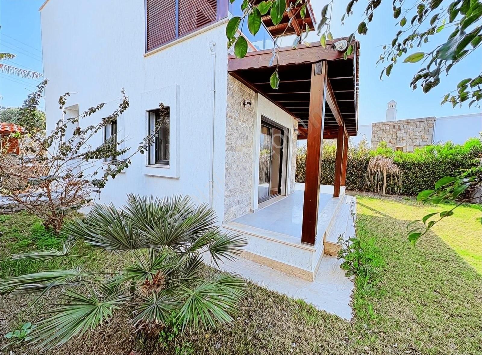 Gümüşlük Koyunbaba'da Sahile Yakın Bahçeli Lüks Villa - Görsel 10