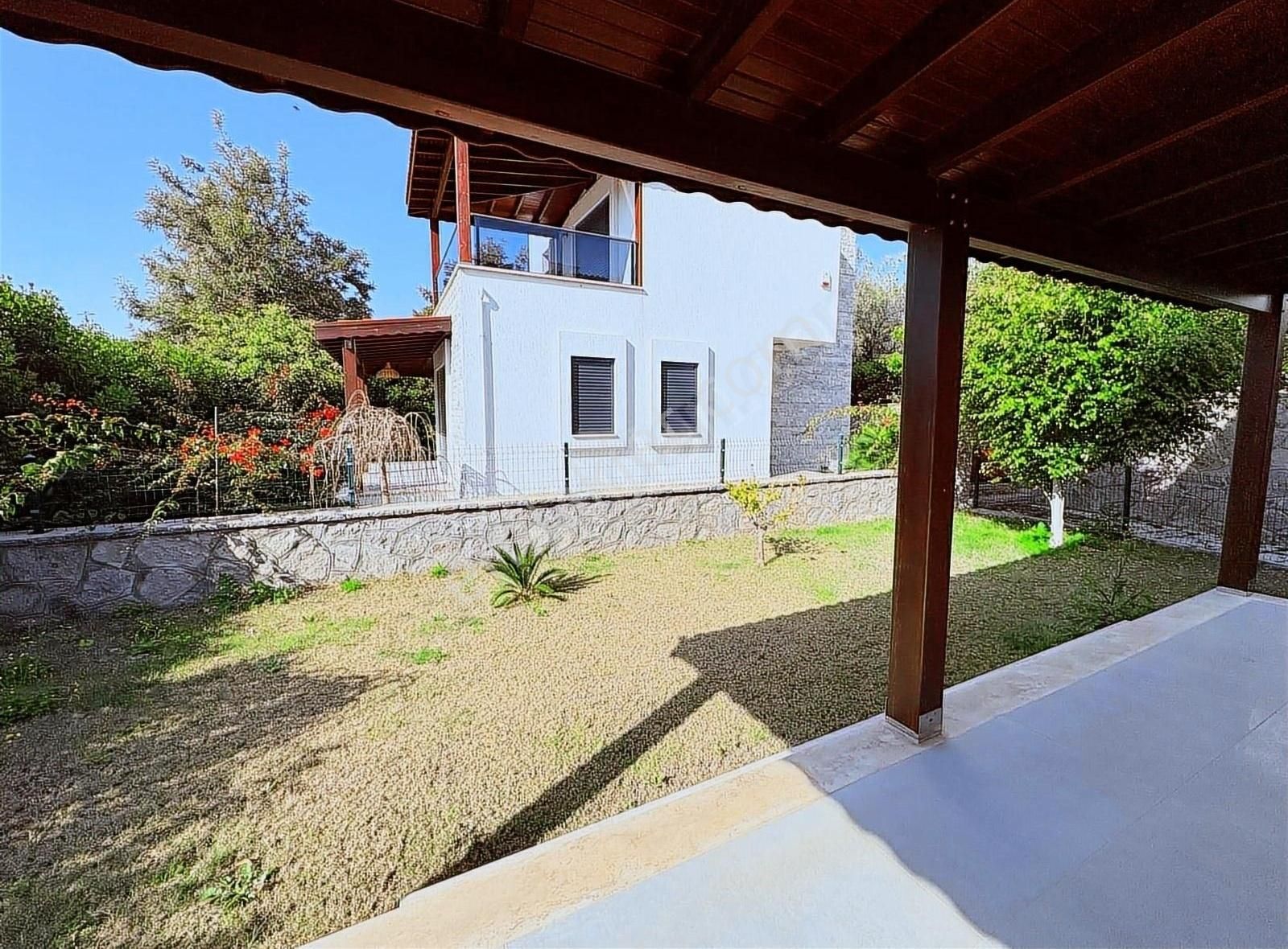 Gümüşlük Koyunbaba'da Sahile Yakın Bahçeli Lüks Villa - Görsel 16