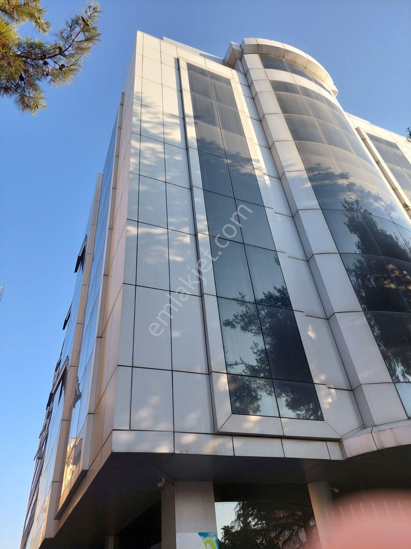 Kiralık İşyerleri. Ofis Kullanımına Uygun