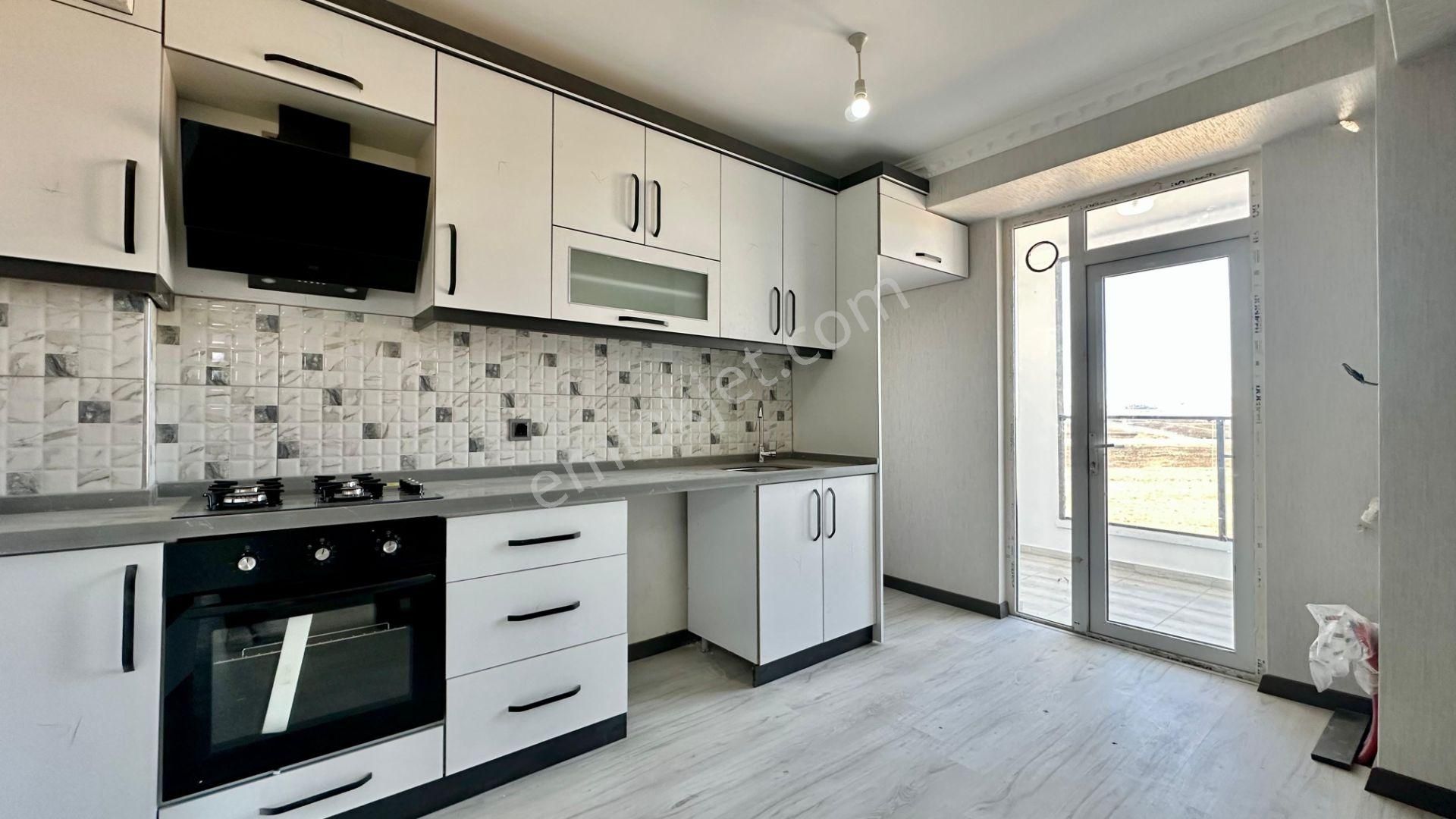 Kalecik Emlak'tan Asansörlü Bulvar Yakını 2.kat 2+1 Sıfır Lüx Daire