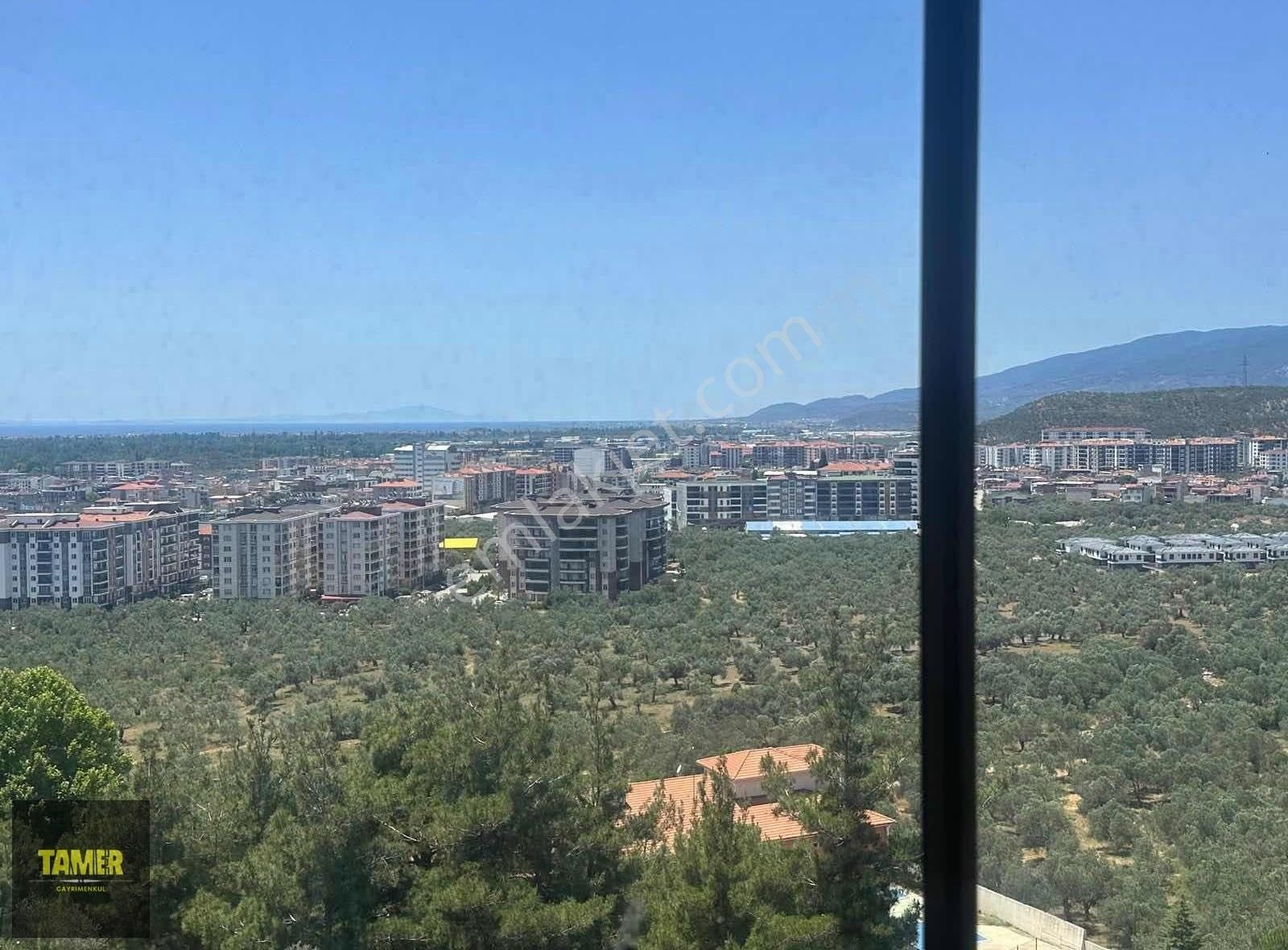 Edremit'te Süper Manzaralı Asansörlü Ayrı Mutfaklı 3+1 Daire