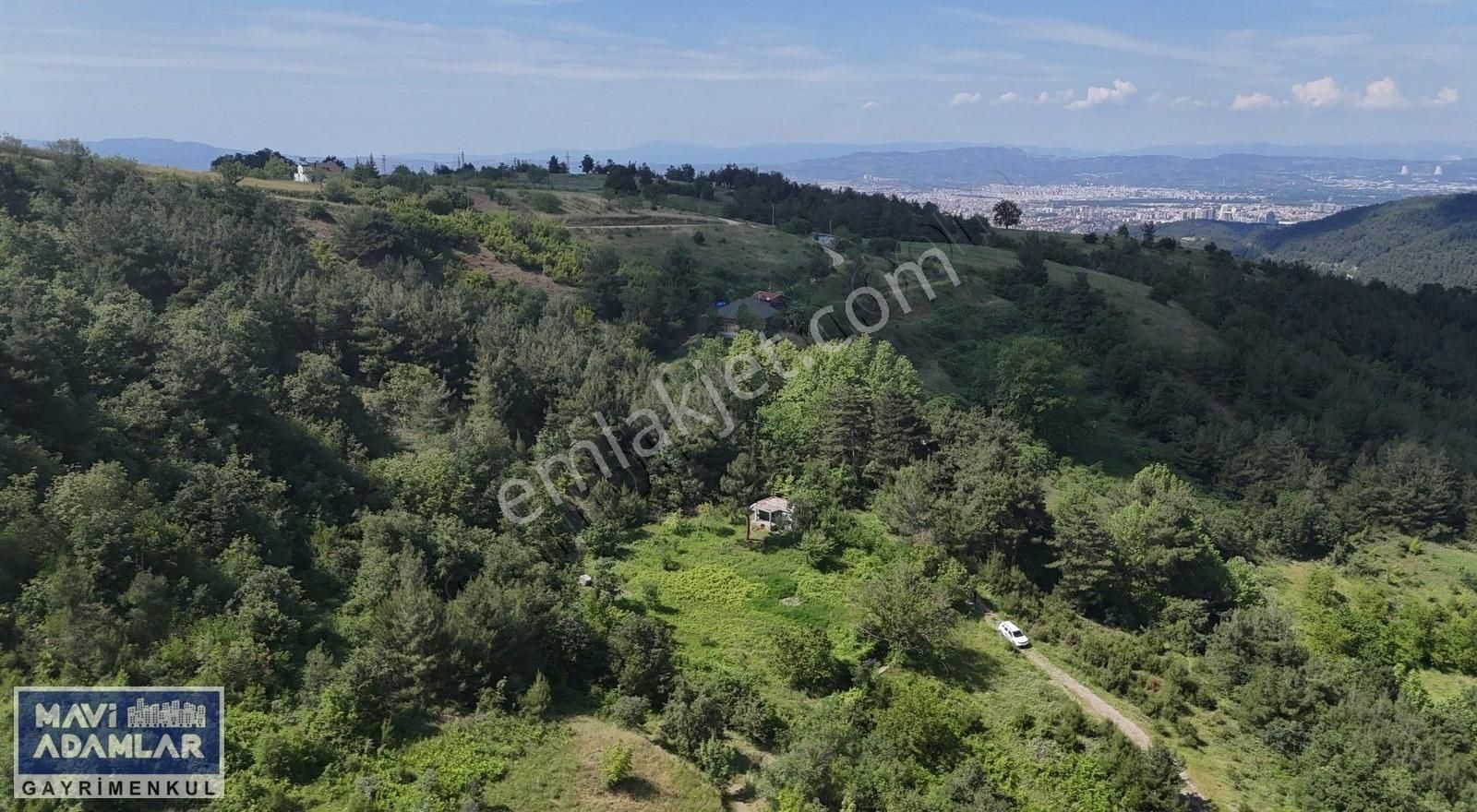 Dağyenice'de Resmi Yola Cephe Merkeze Çok Yakın 2698 M2 Arazi
