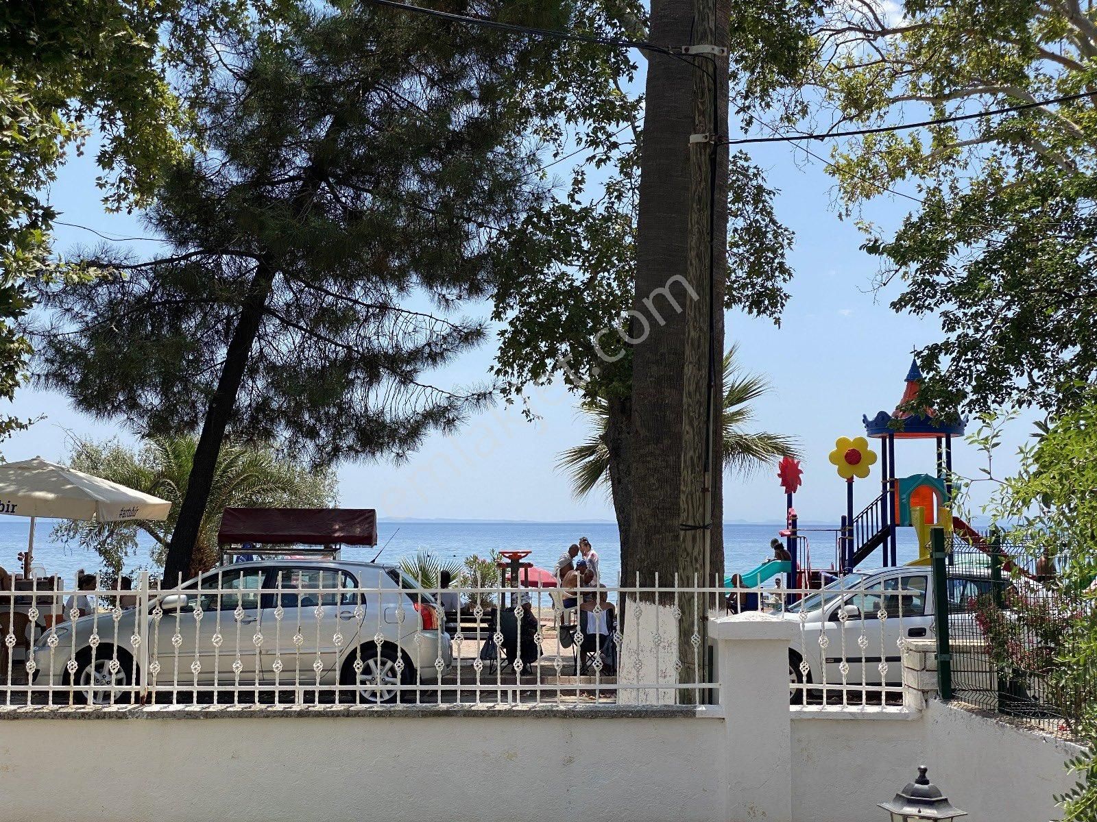 Altınoluk Denize Sıfır Konumda Kat Mülkiyetli 3.kat Deniz Manzaralı 1+1 Fırsat Daire - Görsel 2