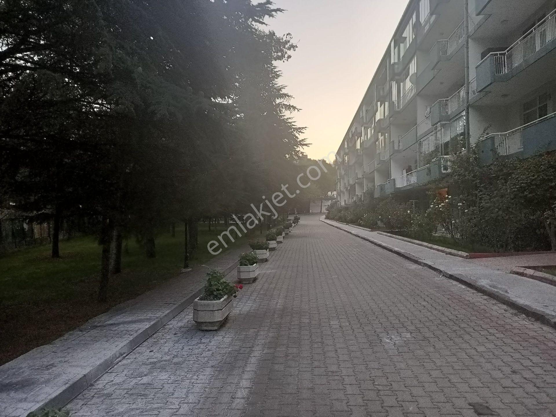 Bahçeli 7.cadde Metroya Yakın Eser Sitesinde Katta İçi Lüks Yapılı 2+1 Satılık Daire - Görsel 18