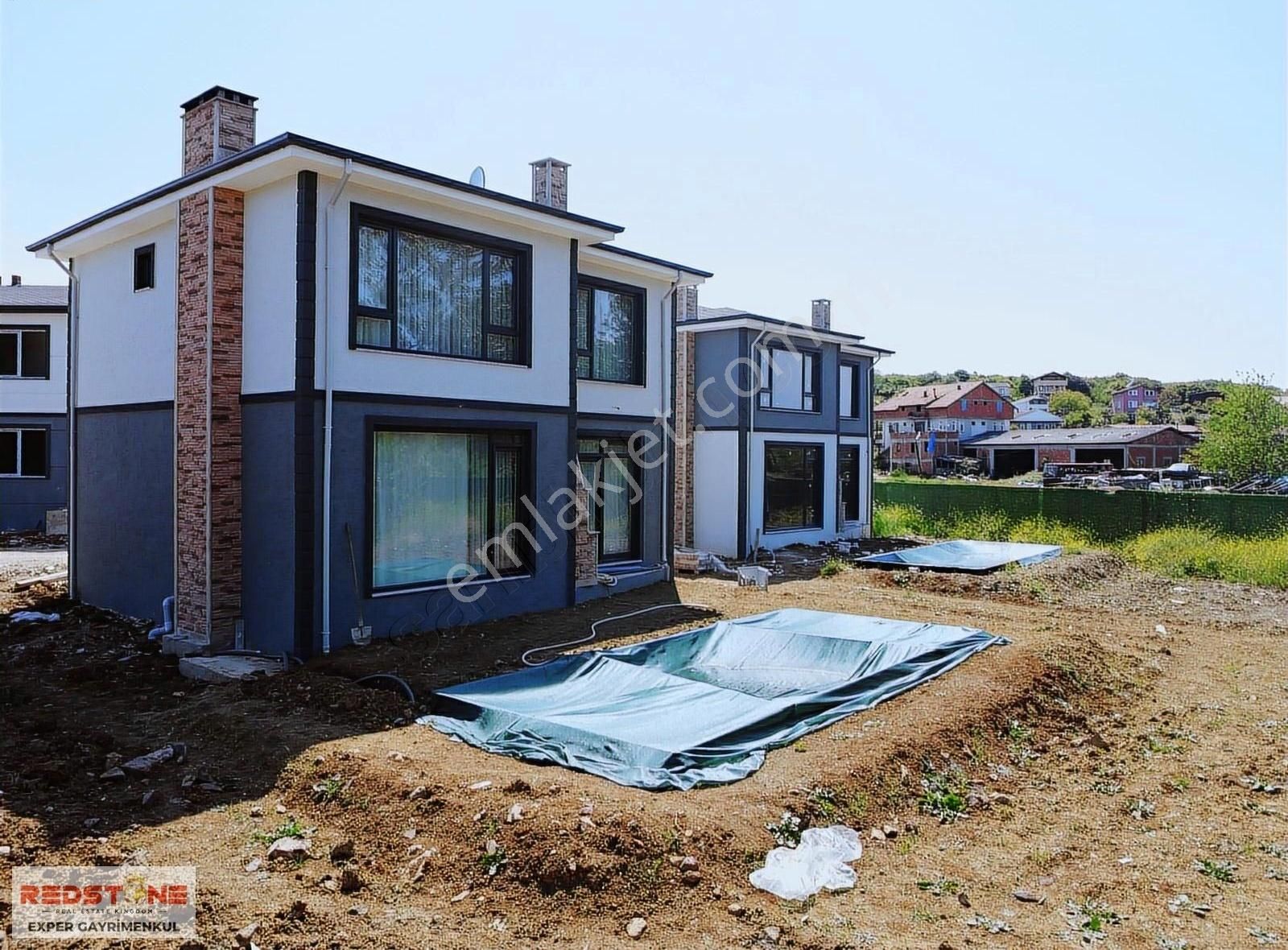 Kefken De Ödeme Kolaylıklı Müstakil 4+1 Villa Ve 1+1-2+1 Daire