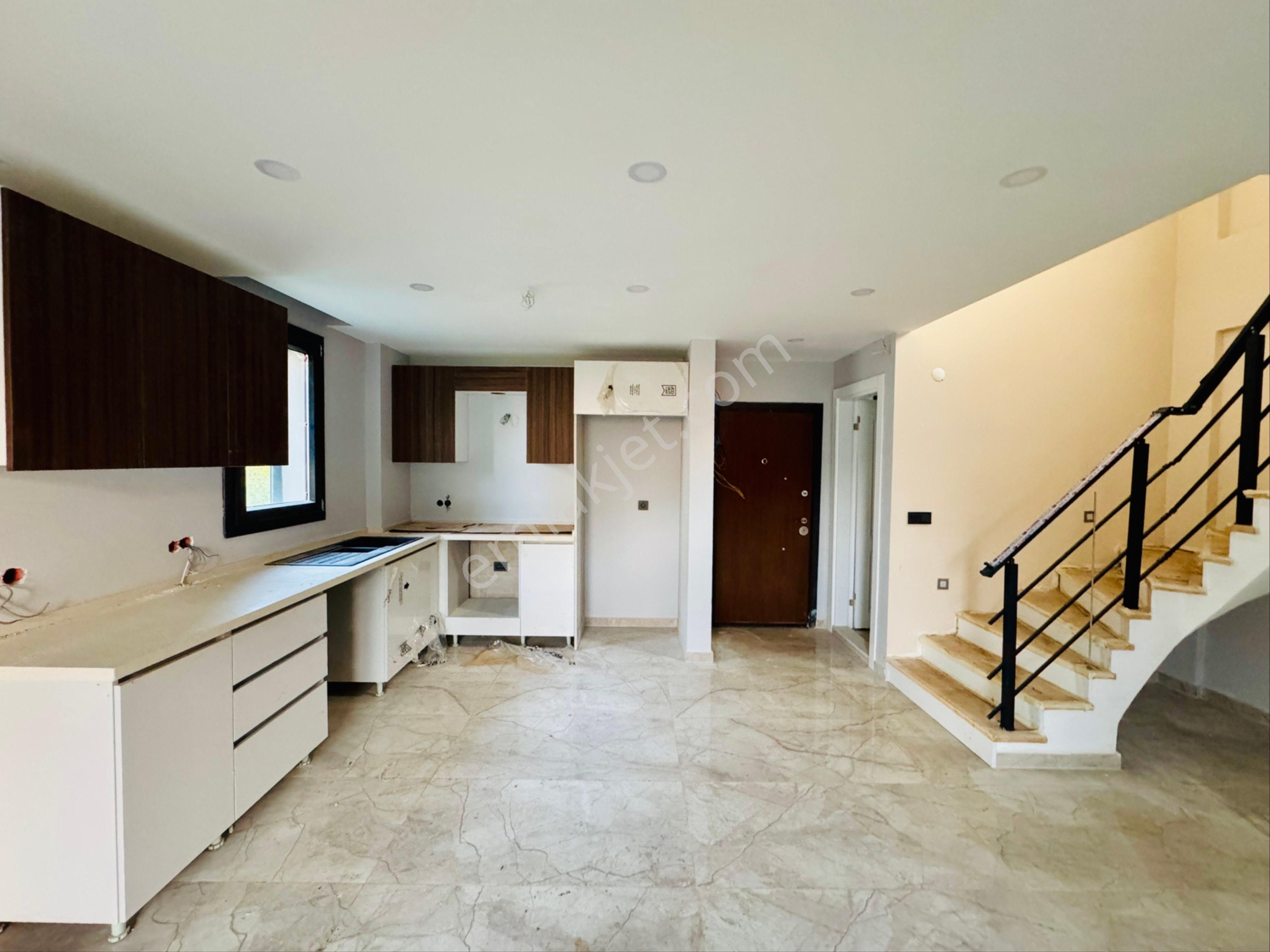 Kuşadası Güzelçamlı’da Ortak Havuzlu Otoparklı Satılık 3+1 Villa - Görsel 9