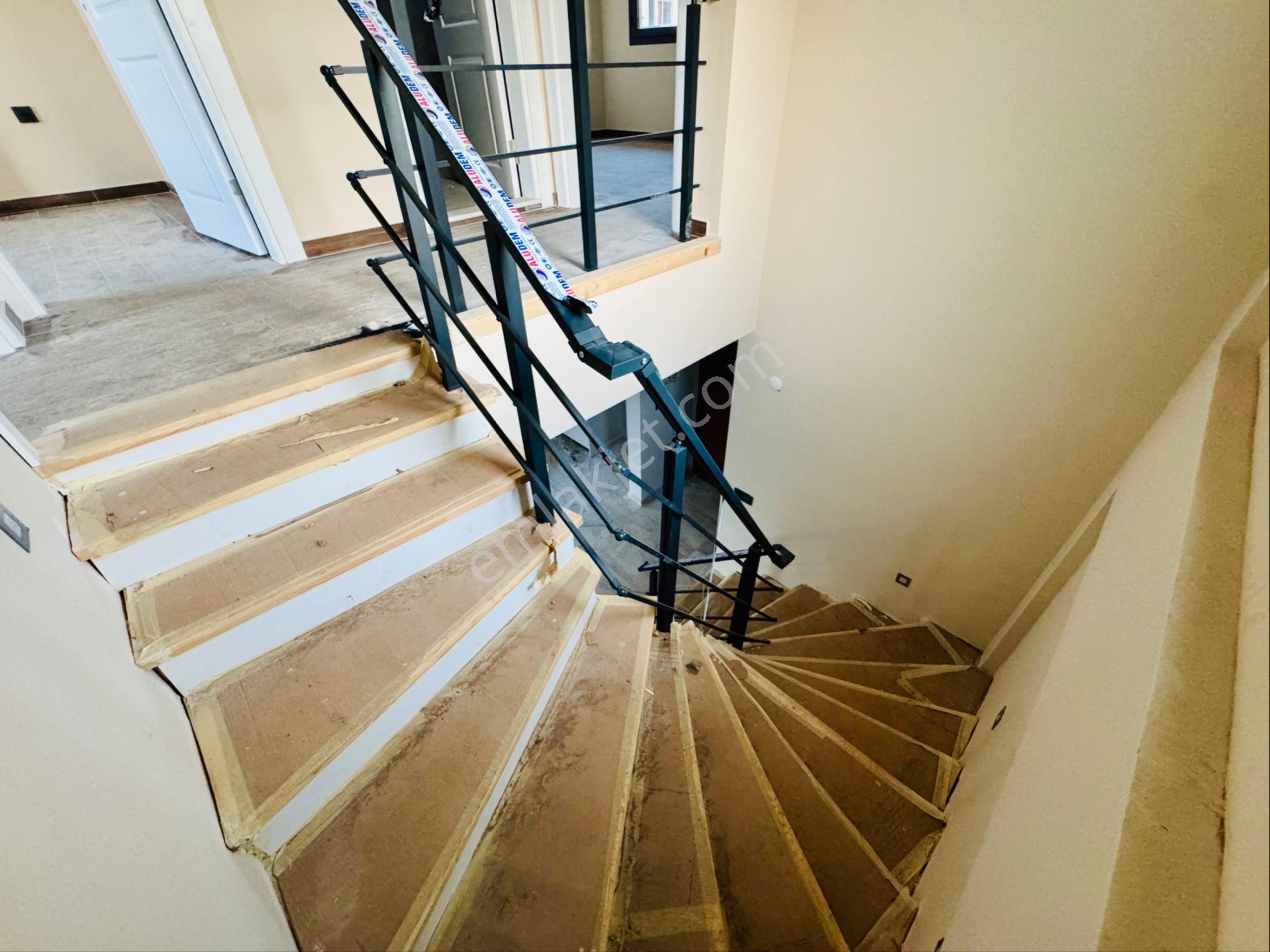 Kuşadası Güzelçamlı’da Ortak Havuzlu Otoparklı Satılık 3+1 Villa - Görsel 31