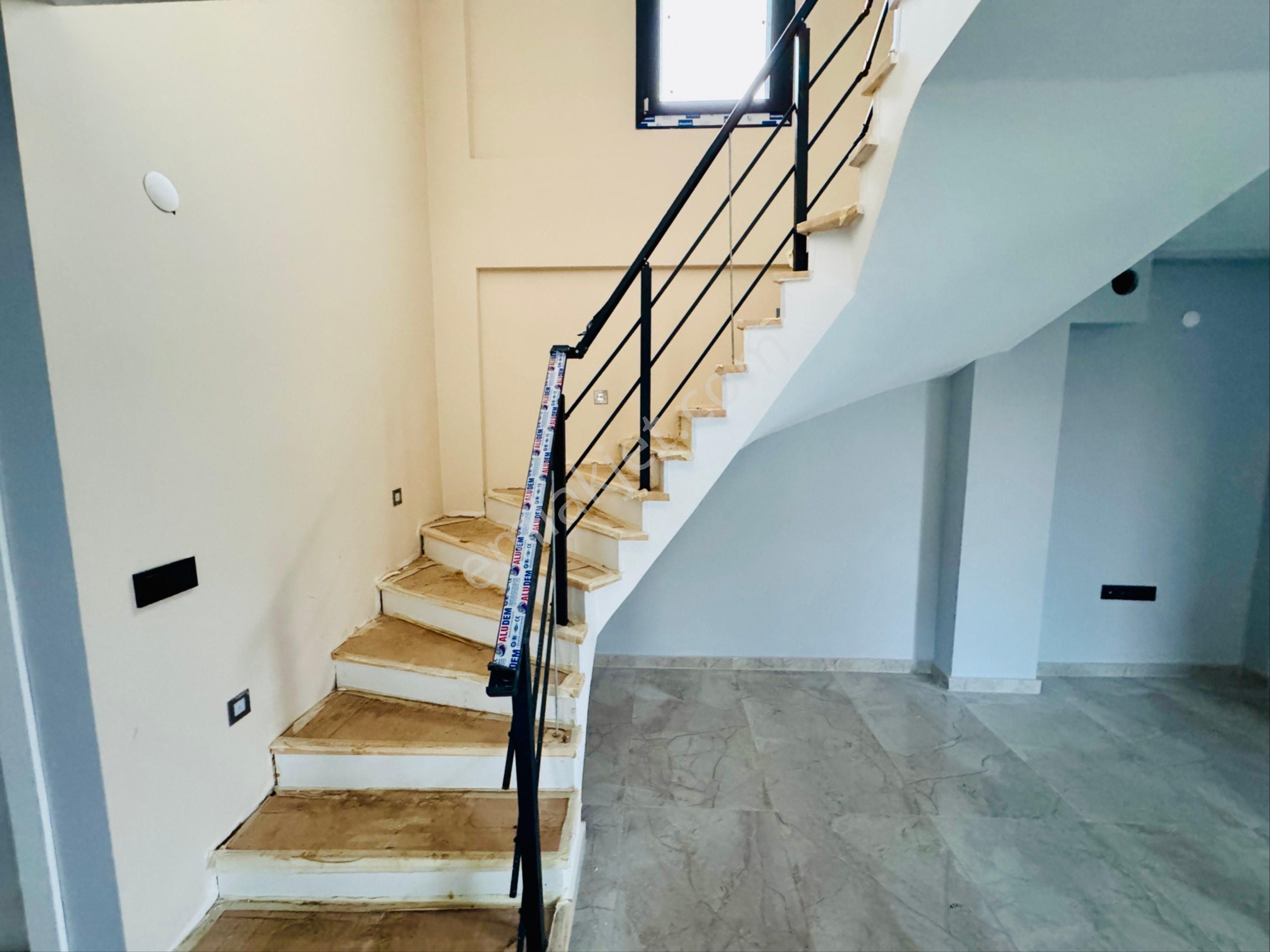 Kuşadası Güzelçamlı’da Ortak Havuzlu Otoparklı Satılık 3+1 Villa - Görsel 18