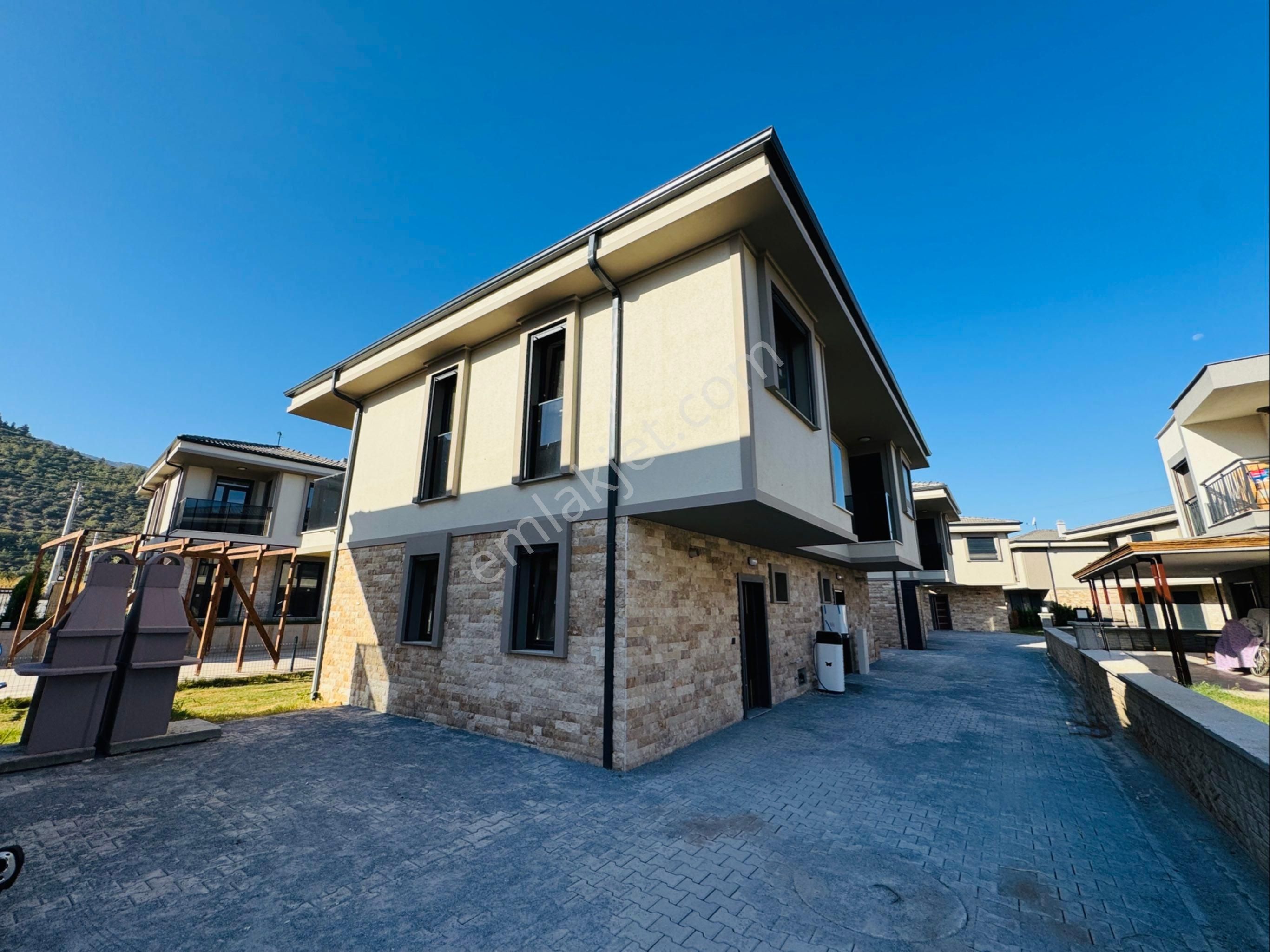 Kuşadası Güzelçamlı’da Ortak Havuzlu Otoparklı Satılık 3+1 Villa - Görsel 34